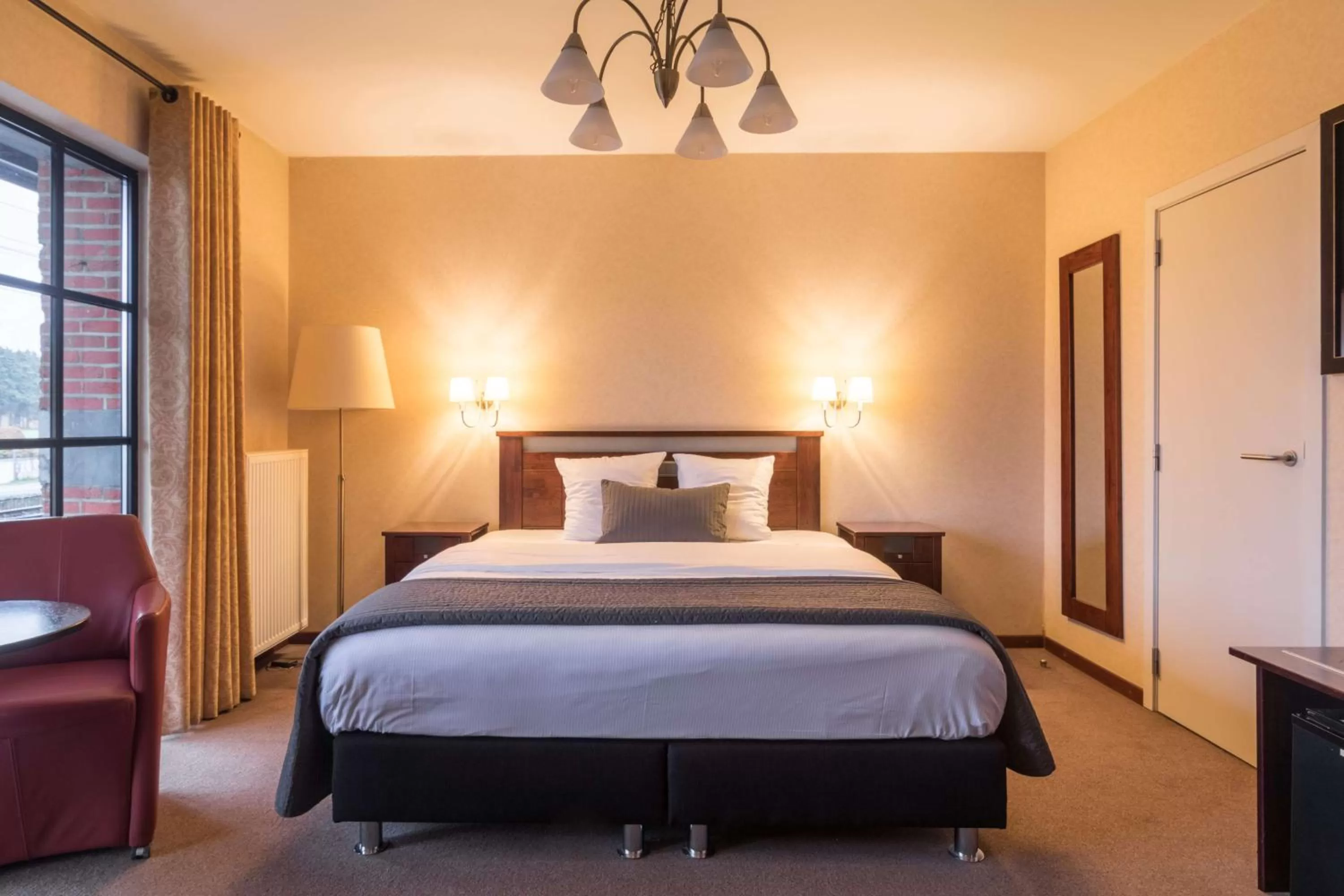 Comfort Queen Room - single occupancy in Turnhout City Hotel