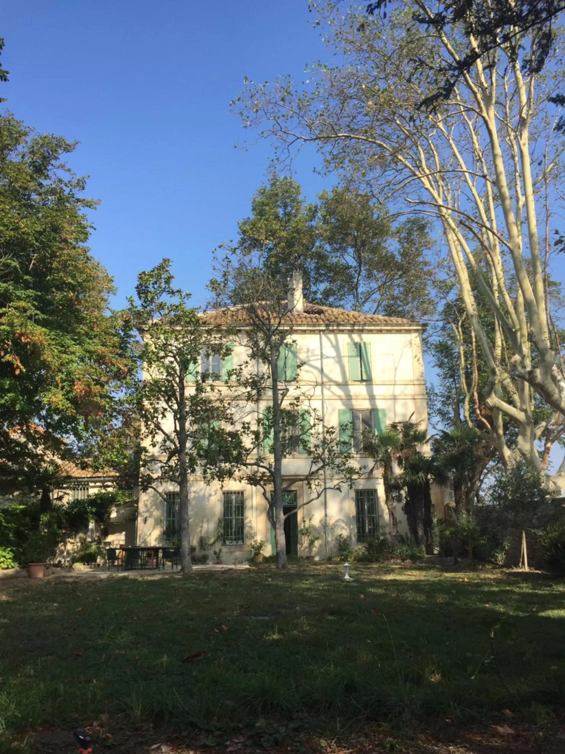 Property Building in Château Cornillon