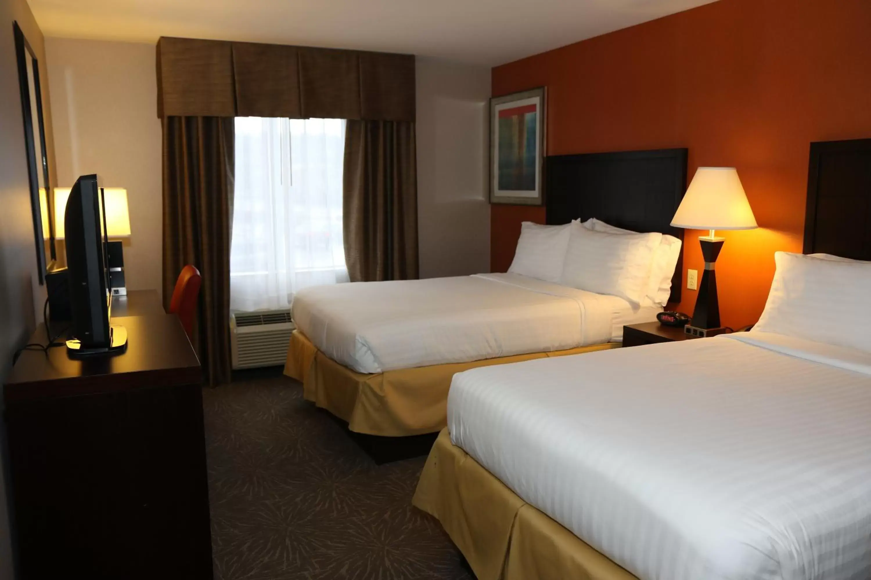 Photo of the whole room, Bed in Holiday Inn Express Pittsburgh - Munhall, an IHG Hotel