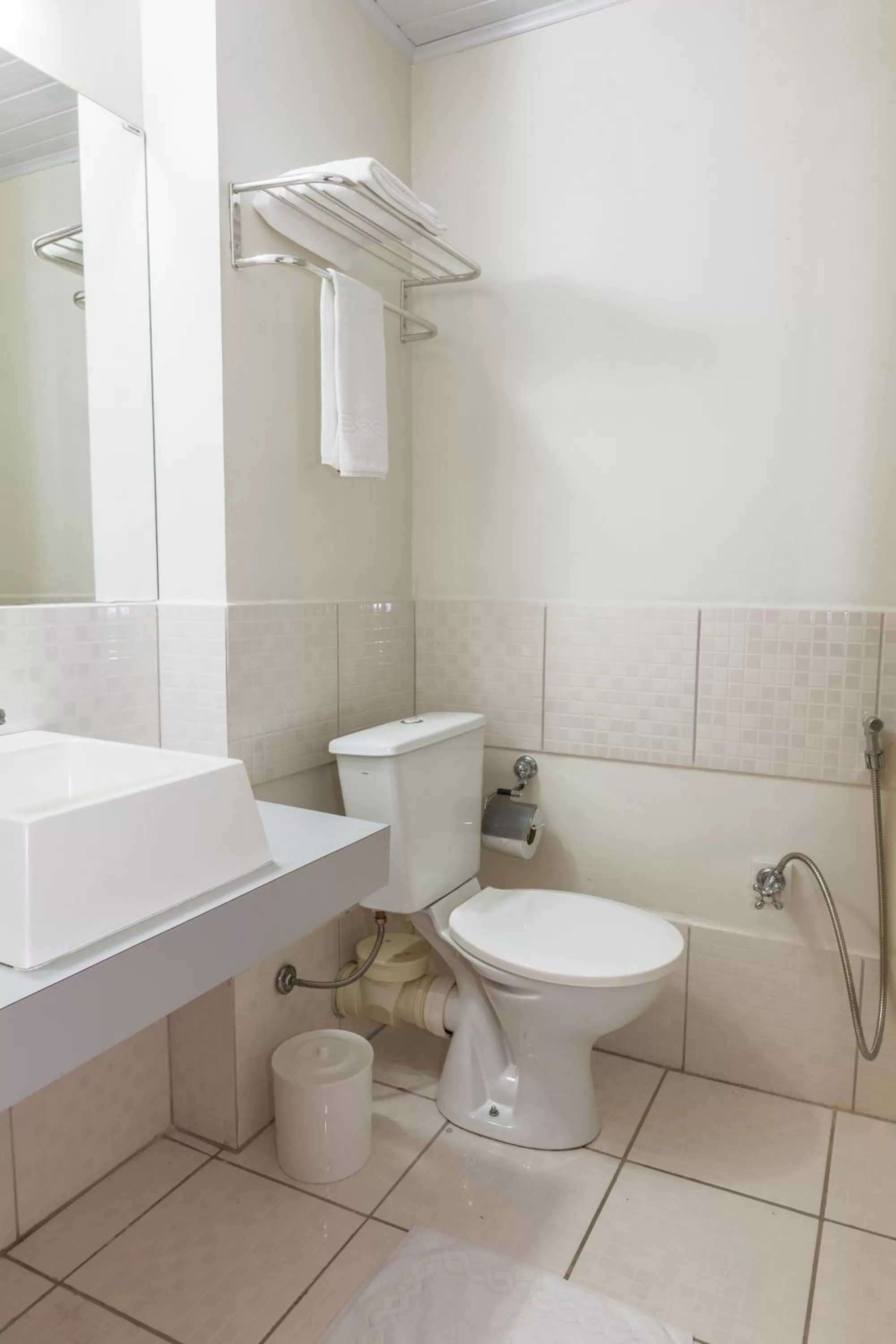 Toilet, Bathroom in Tri Hotel Smart Caxias