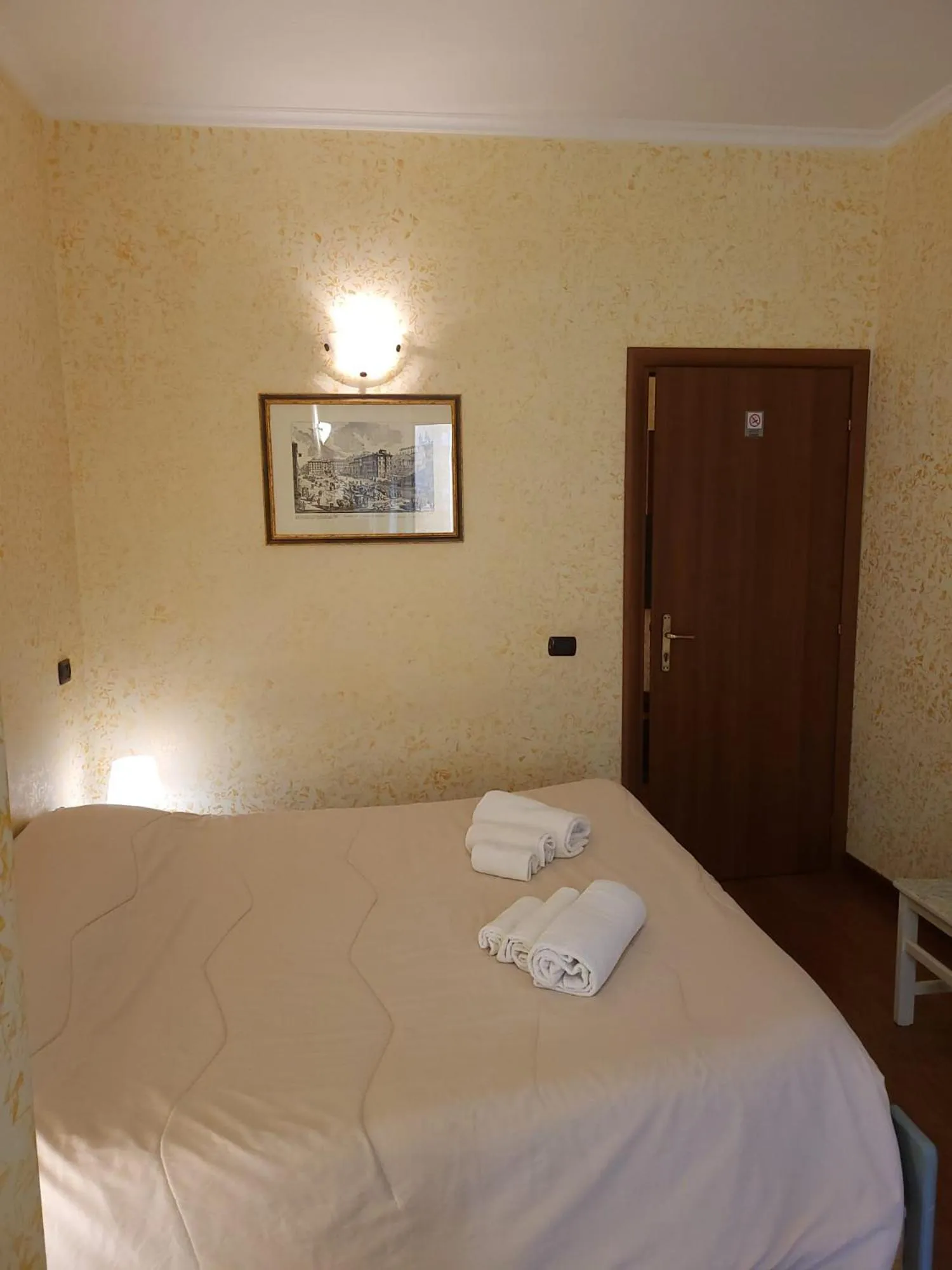 Bed in St. Peter's Rooms Rome