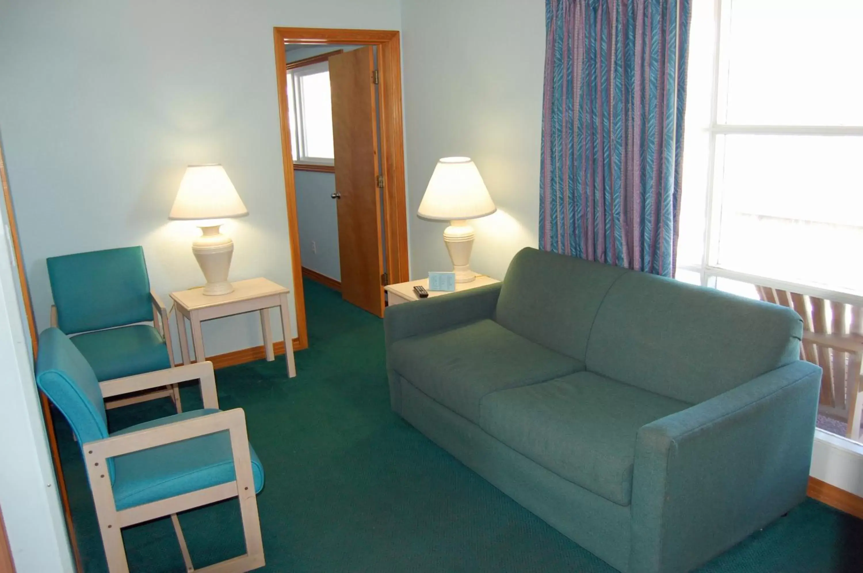Triple Suite - Non-Smoking in Mariner Inn And Suites