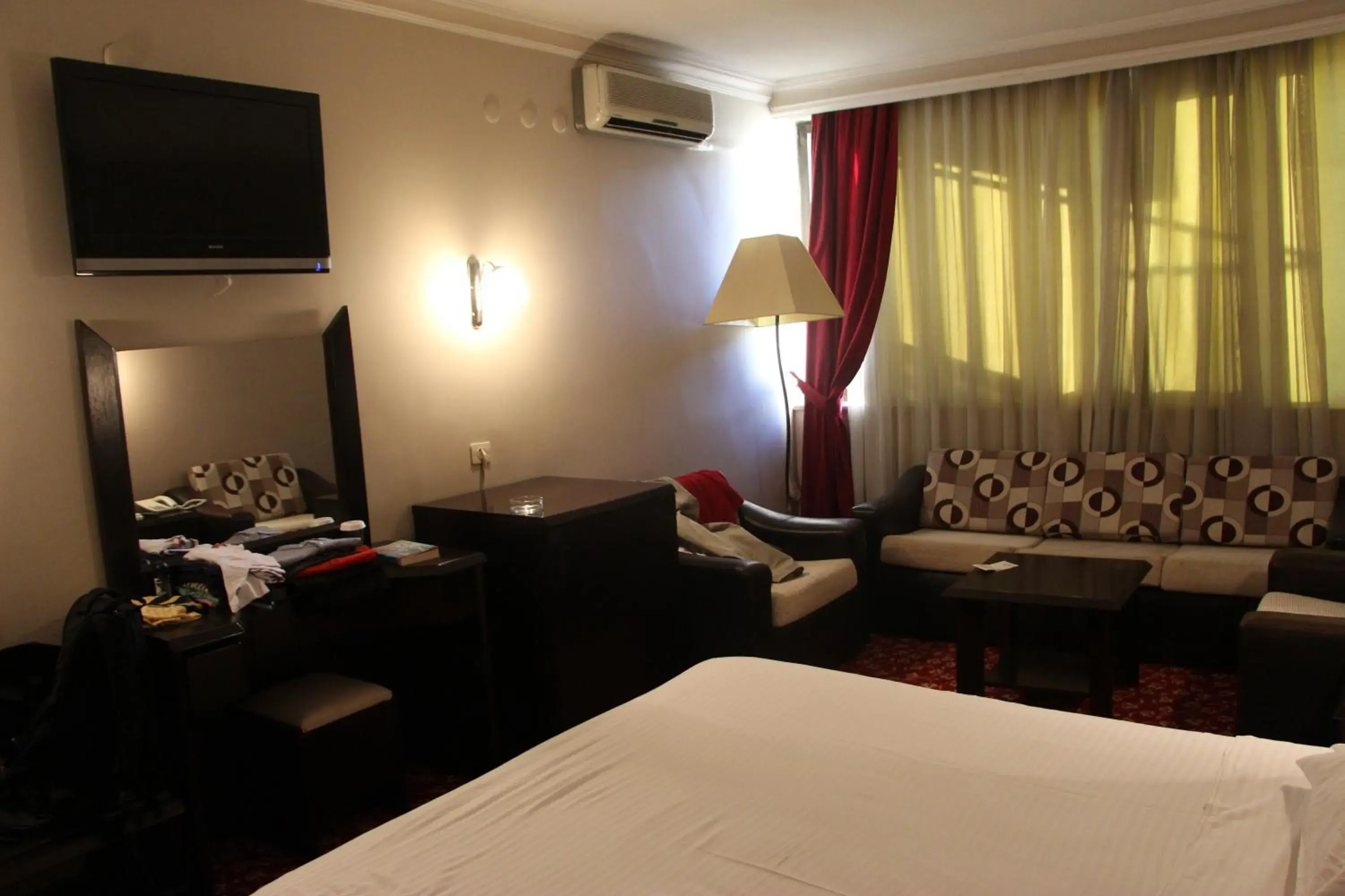 Photo of the whole room, Bed in Akyuz Hotel