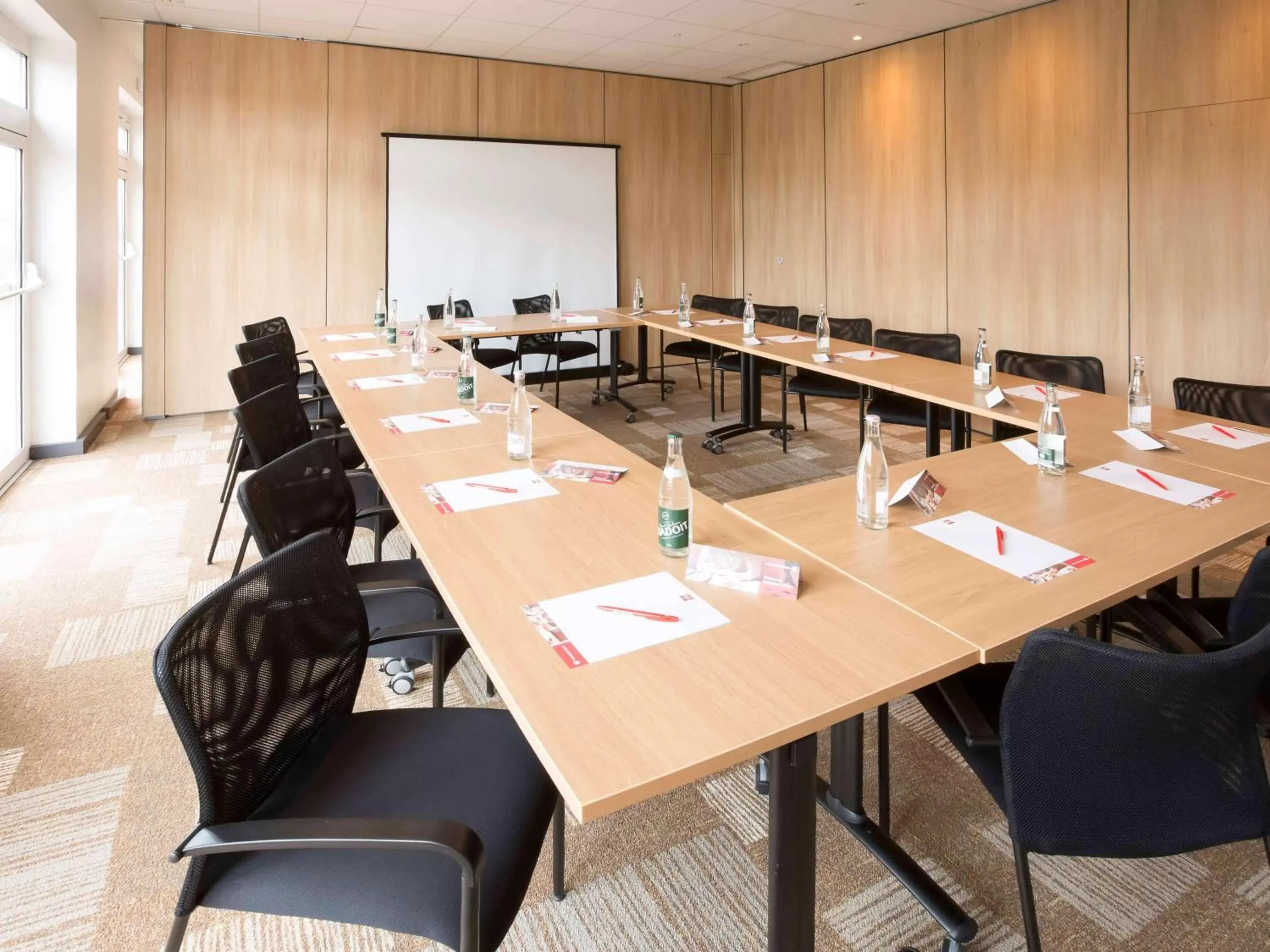 On site, Business Area/Conference Room in ibis Cherbourg La Glacerie