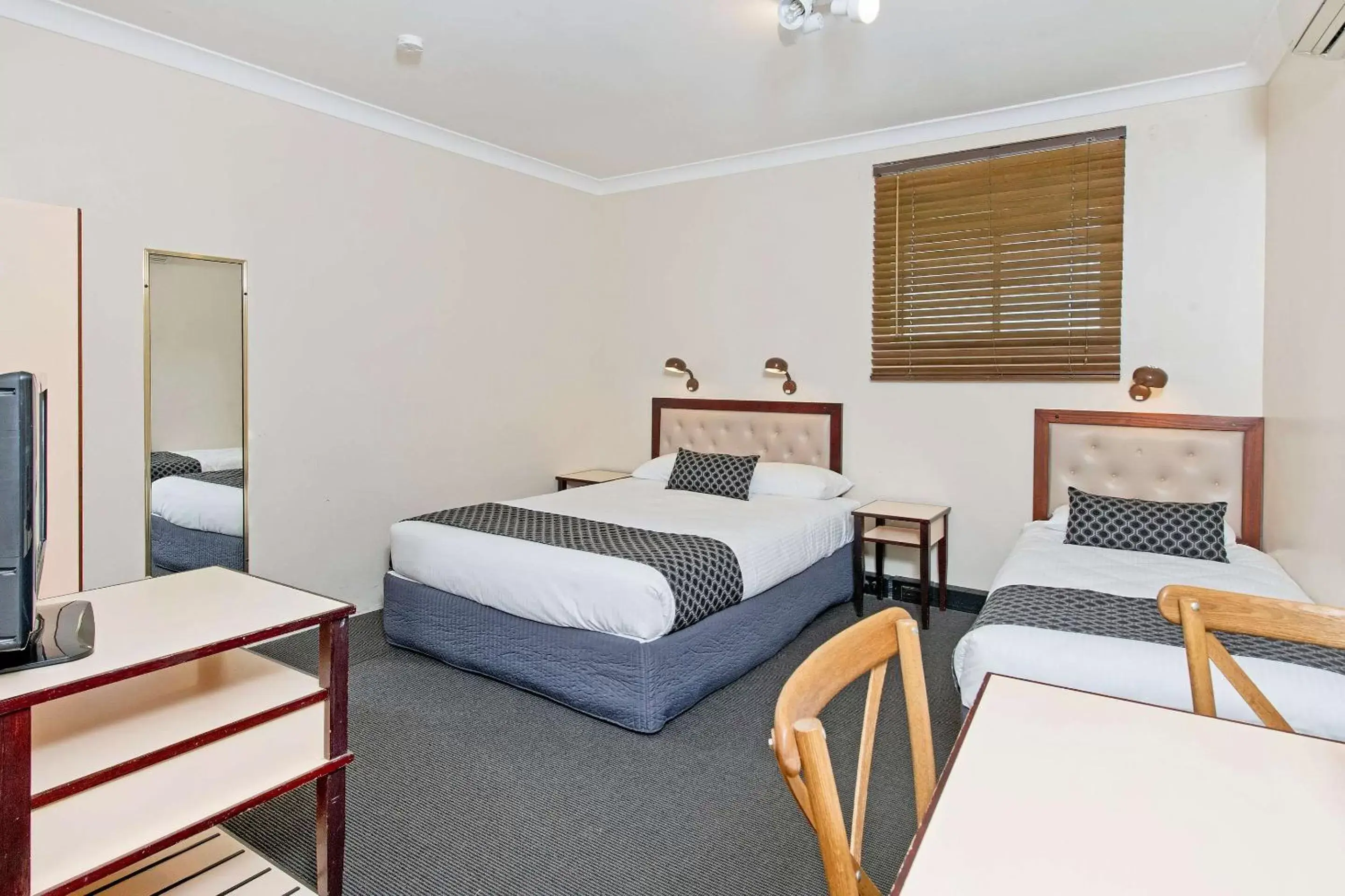 Photo of the whole room, Bed in Econo Lodge Savannah Park Tamworth