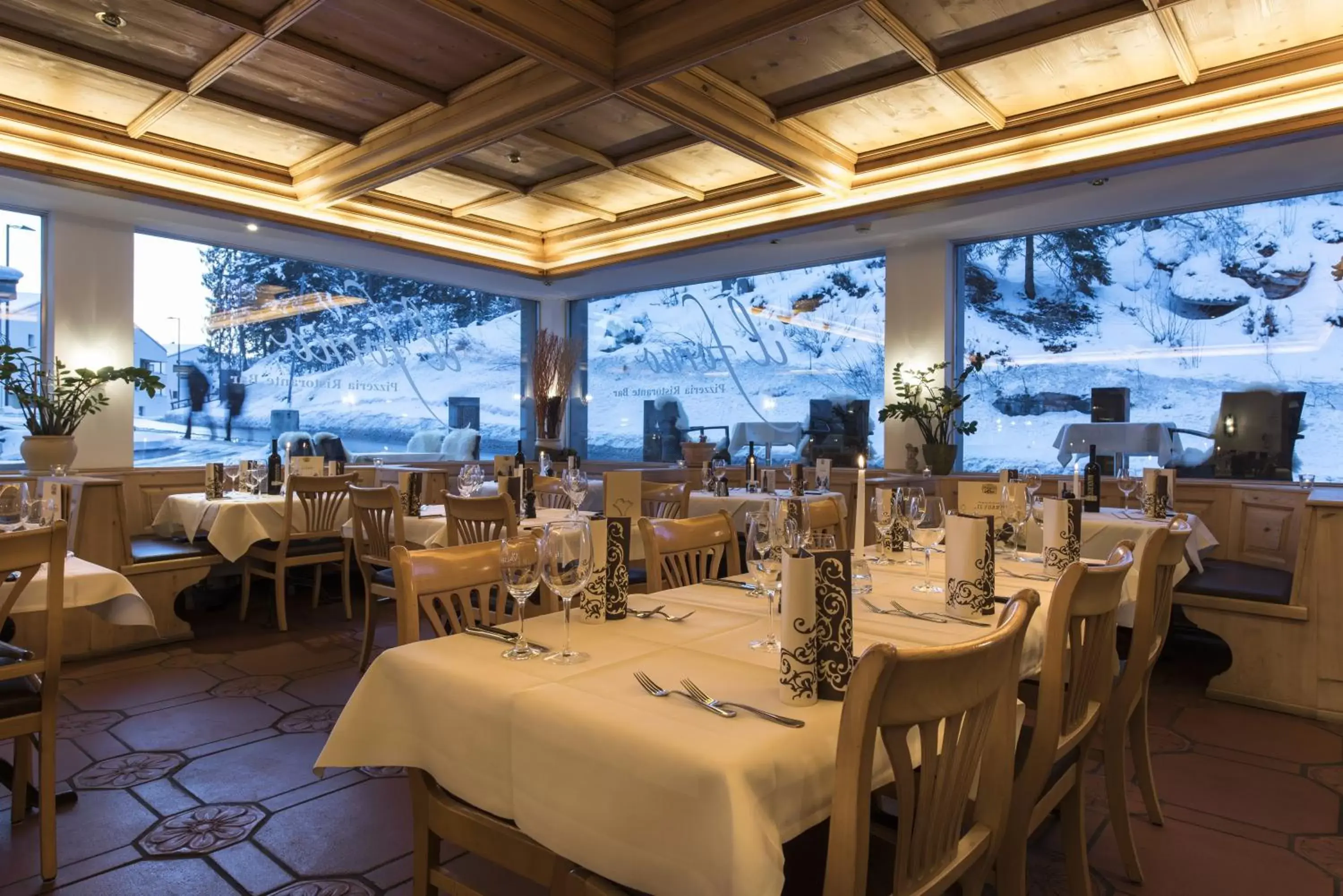 Restaurant/Places to Eat in Hotel des Alpes