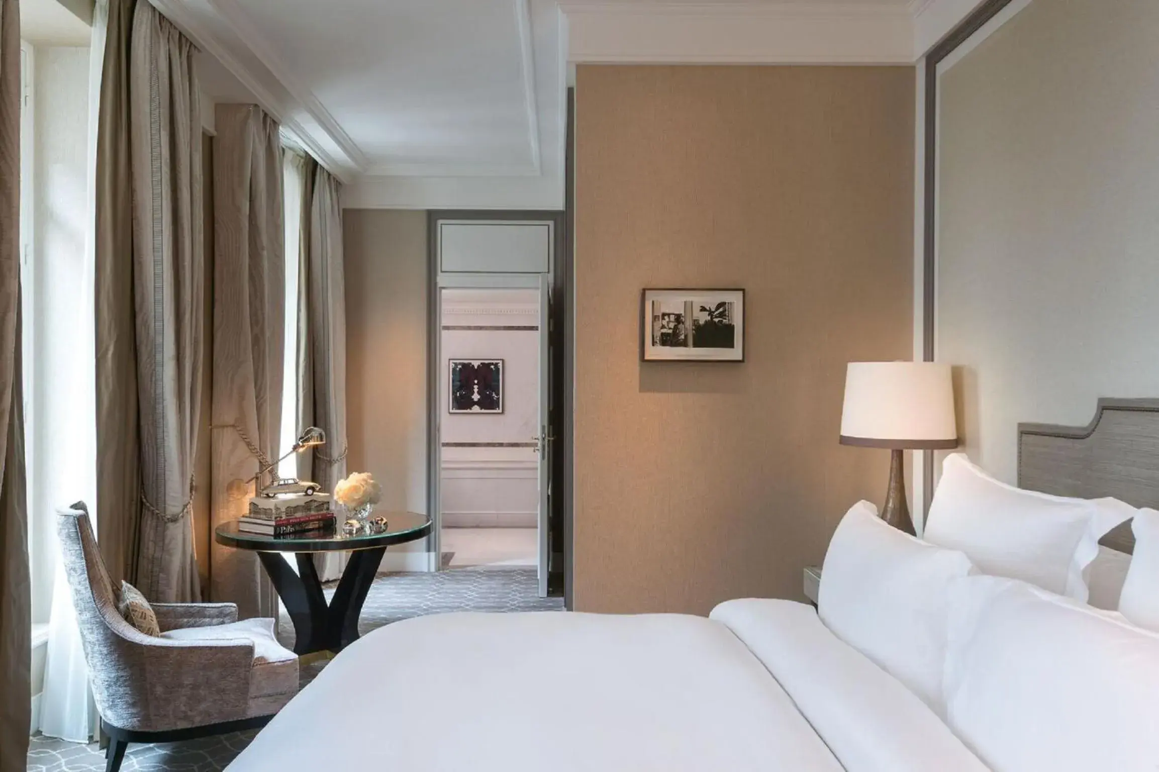 Bed in Hotel de Crillon Bed in Hotel de Crillon