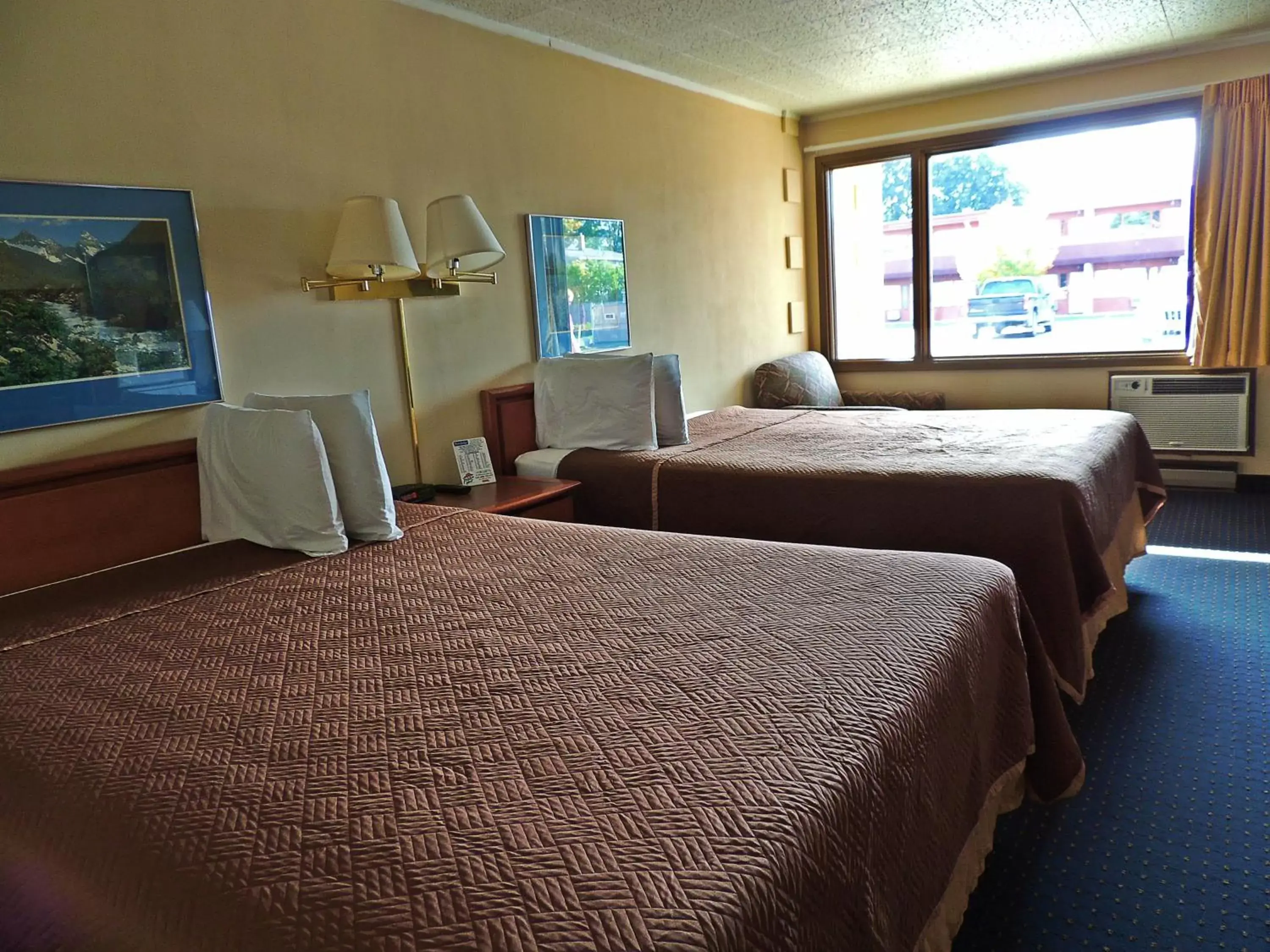 Bed in Travelodge by Wyndham Kalispell