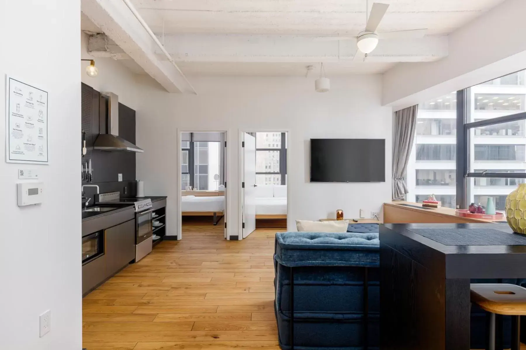 TV and multimedia, TV/Entertainment Center in Placemakr Wall Street