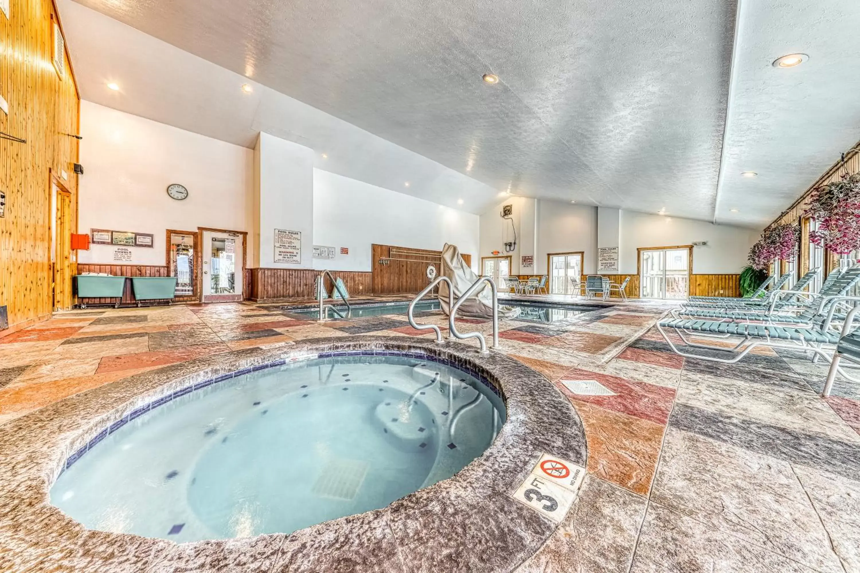 Swimming Pool in Grand View Loft