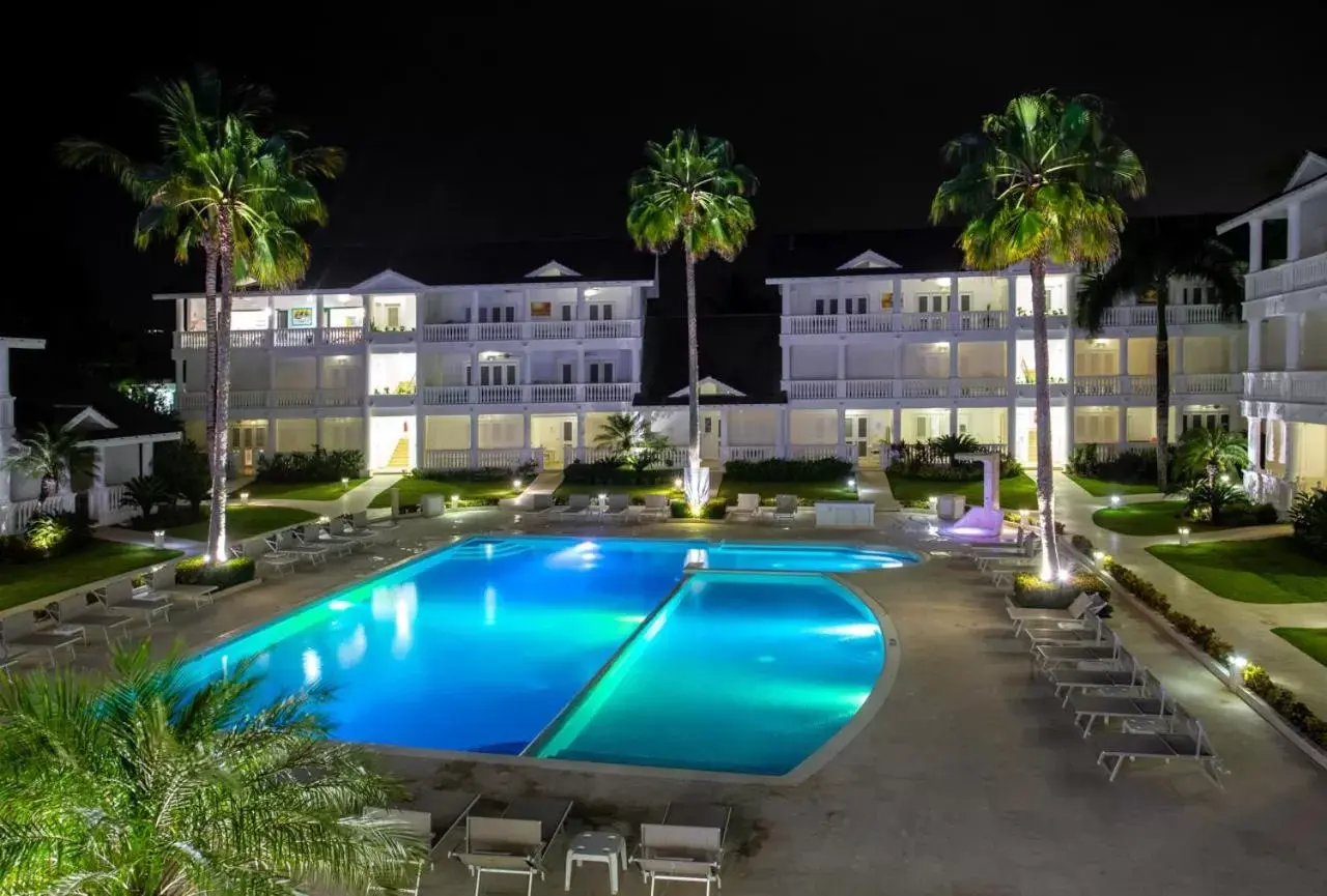 Night, Swimming Pool in Albachiara Hotel - Las Terrenas
