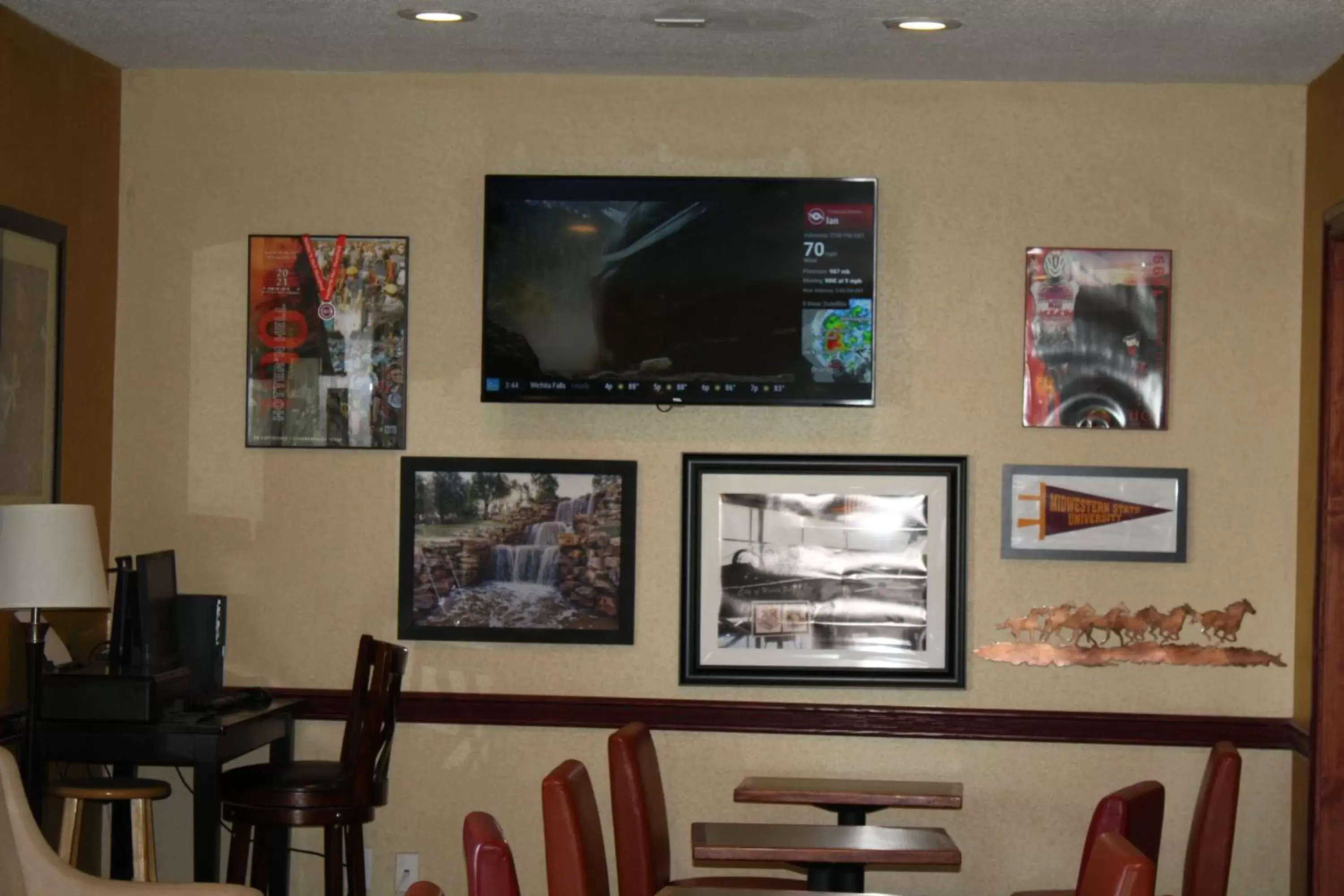 Property building, TV/Entertainment Center in Quality Inn & Suites Wichita Falls I-44