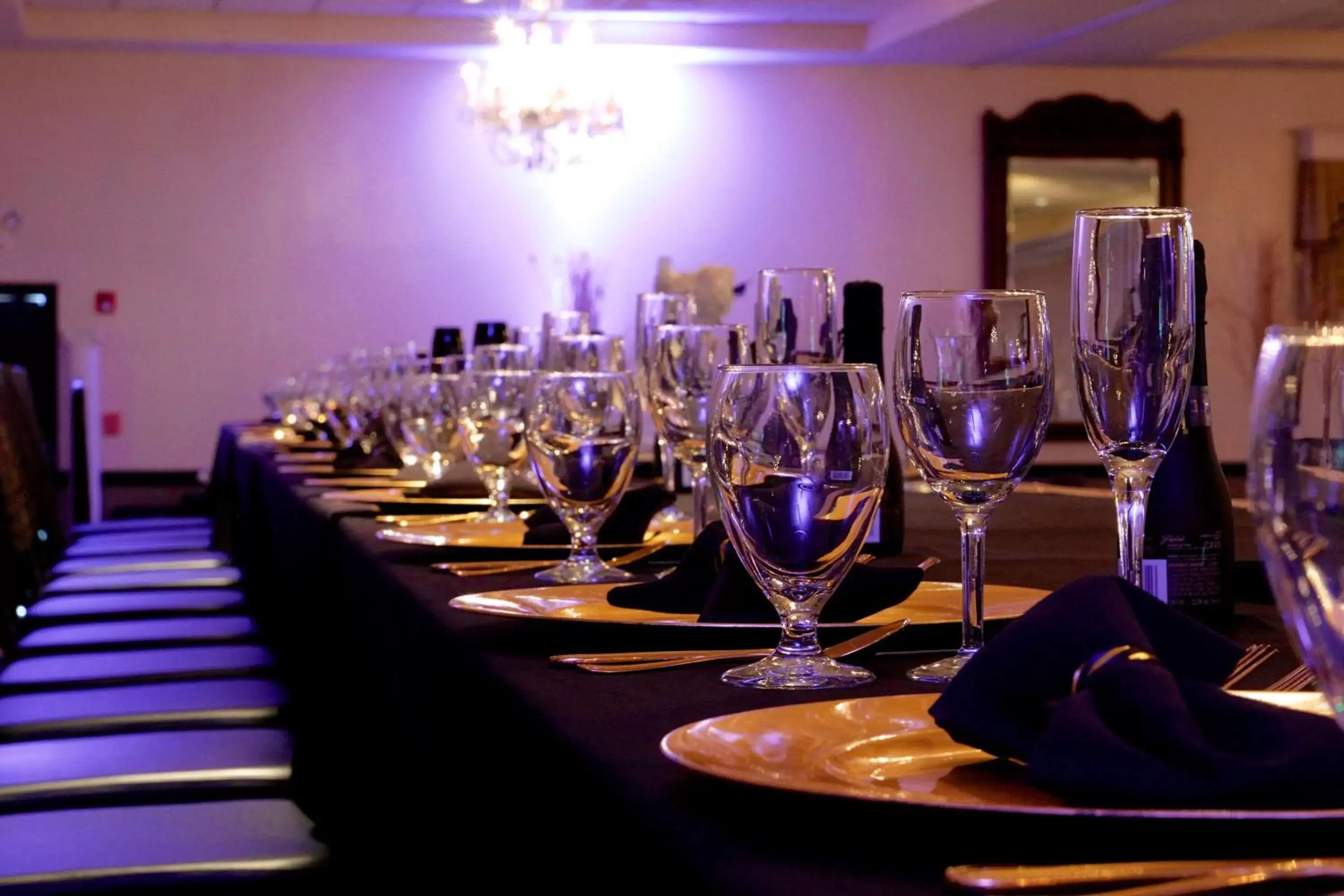 Banquet/Function facilities, Restaurant/Places to Eat in Radisson Hotel & Conference Center Rockford