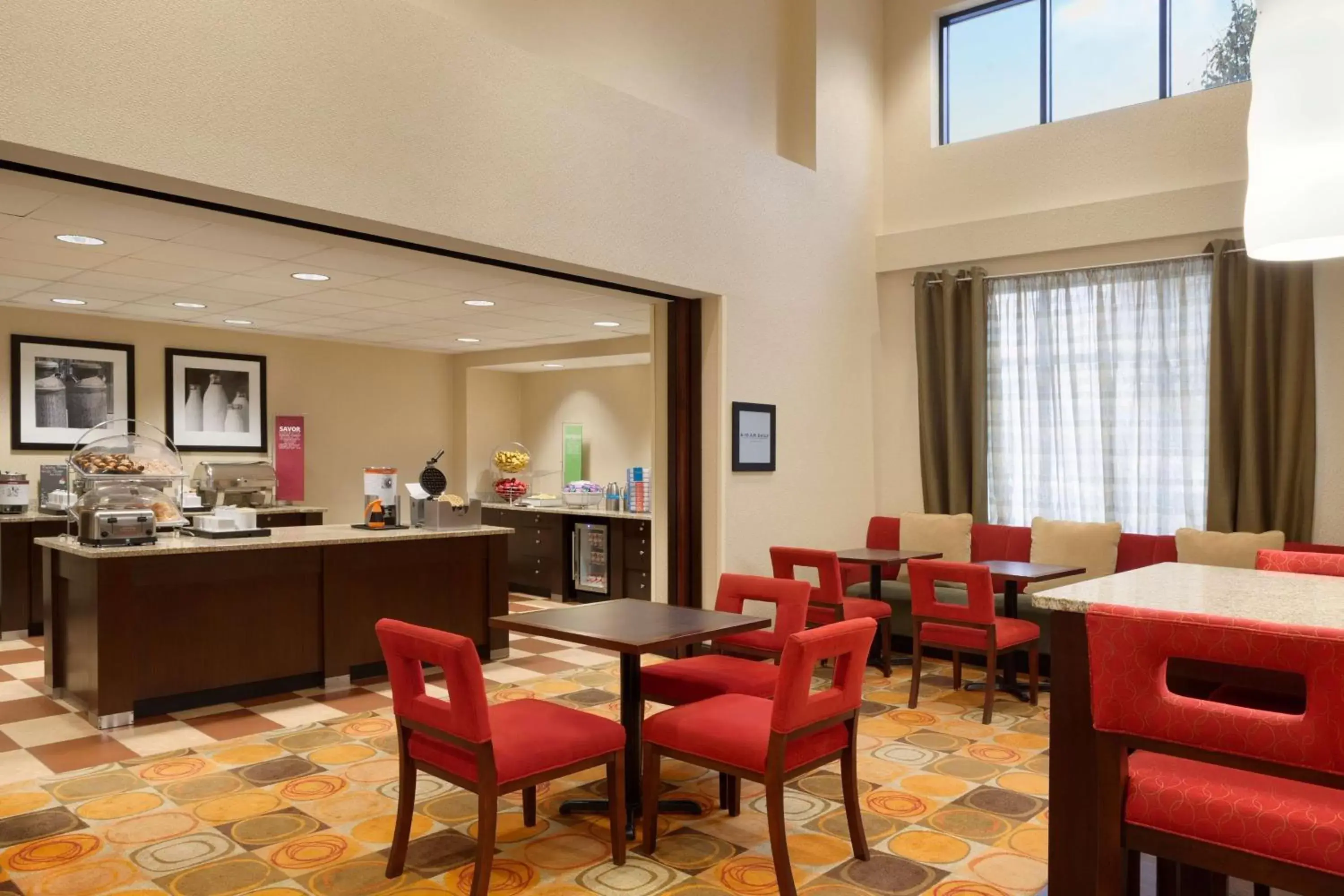 Dining area, Restaurant/Places to Eat in Hampton Inn & Suites East Hartford