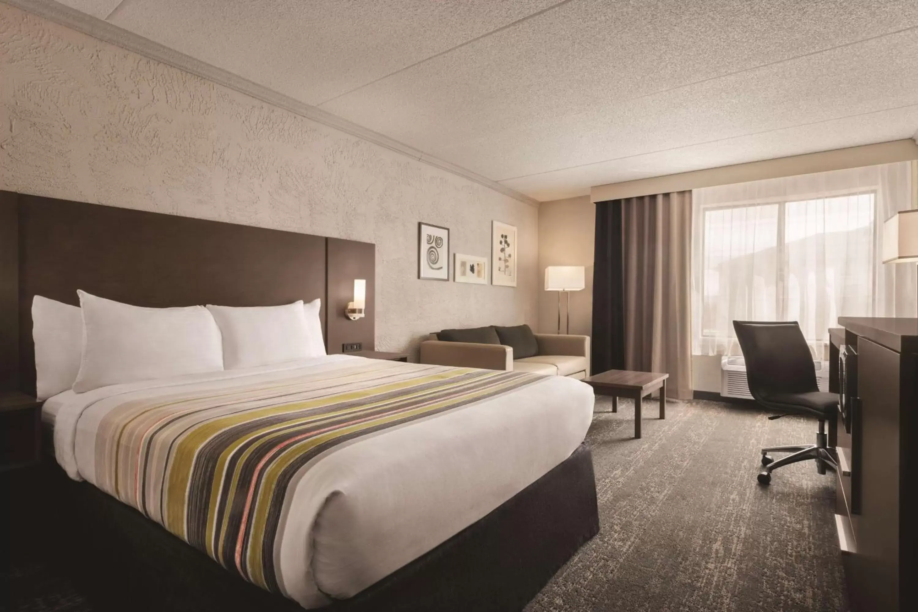 Photo of the whole room, Bed in Country Inn & Suites by Radisson, Mt. Pleasant-Racine West, WI