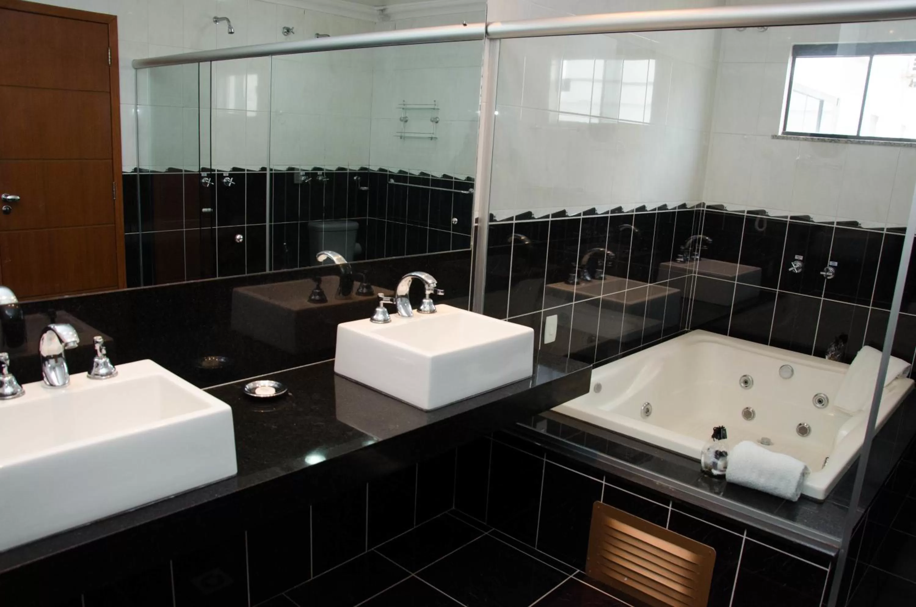 Bathroom in Atrium Confort Hotels