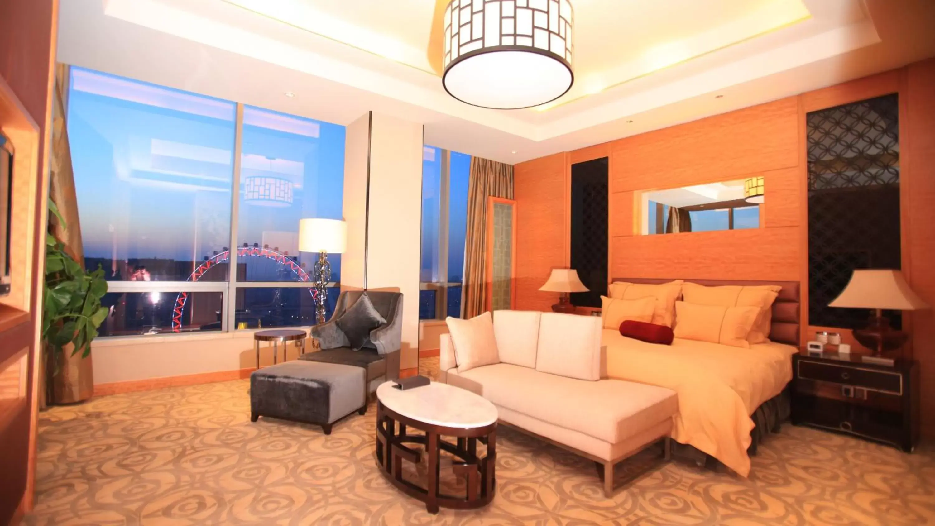 Bedroom, Seating Area in Holiday Inn Tianjin Riverside, an IHG Hotel