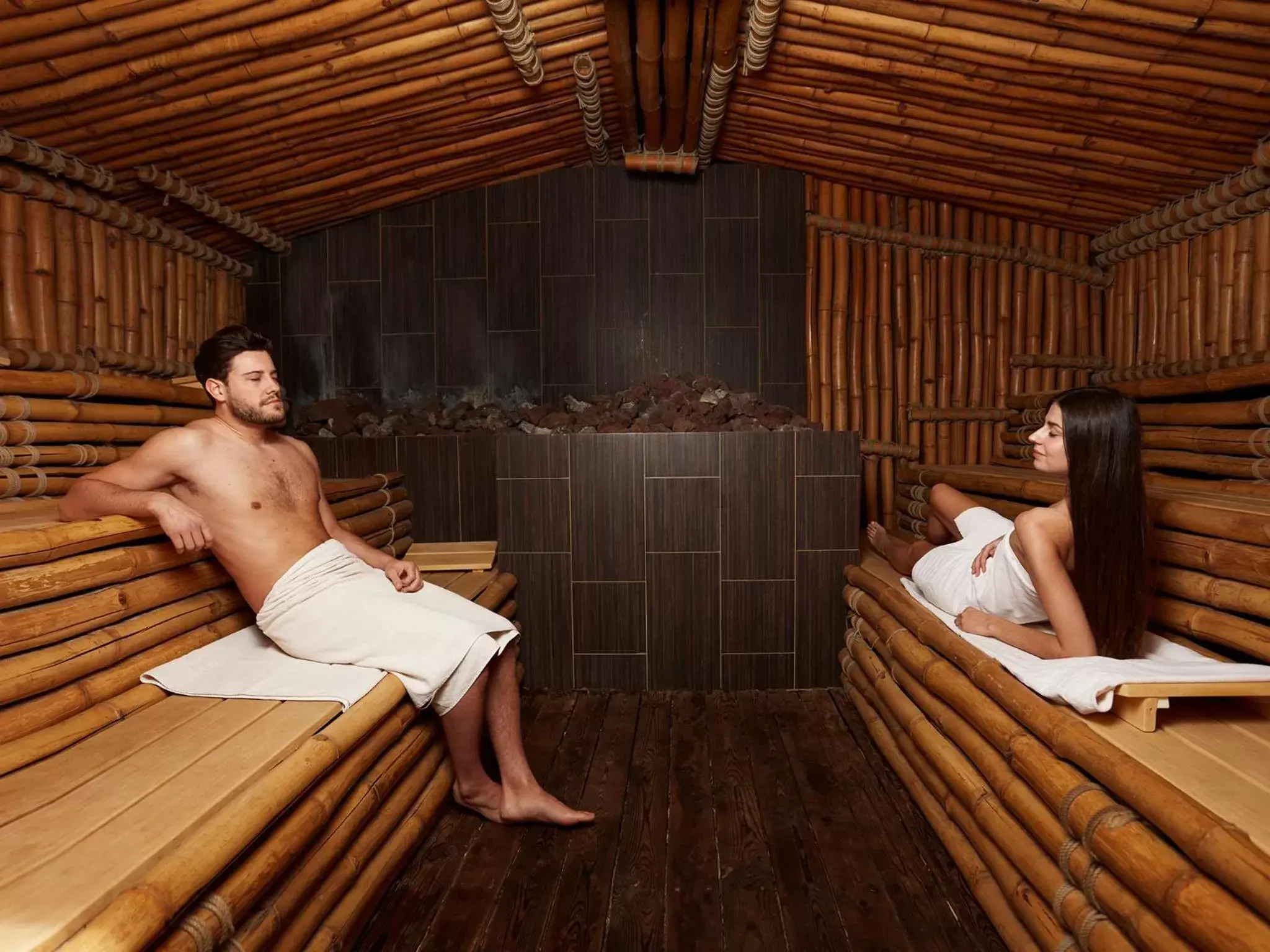 Sauna, Guests in Thermae Grimbergen Hotel