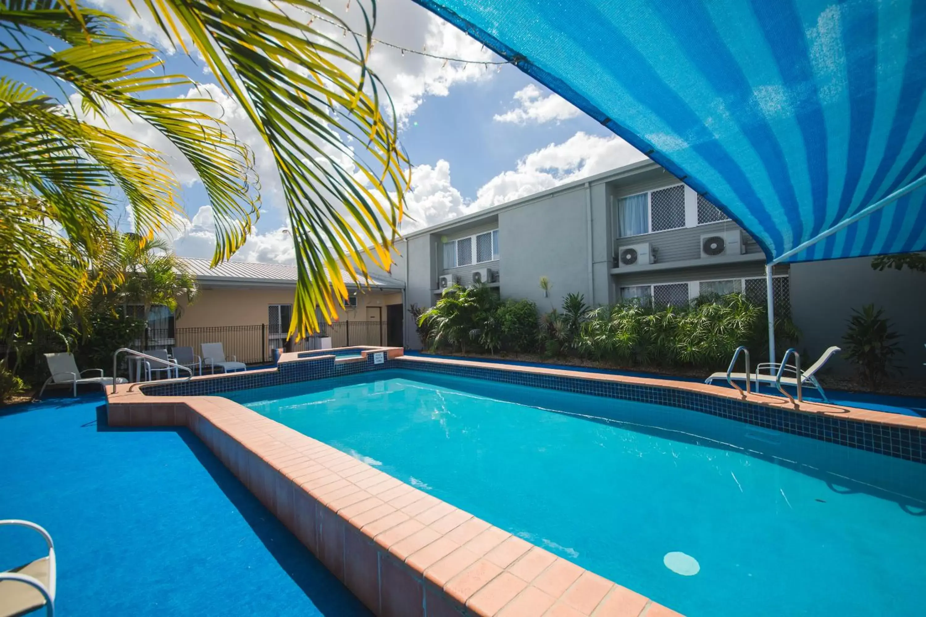 Swimming Pool in Hampton Villa Motel