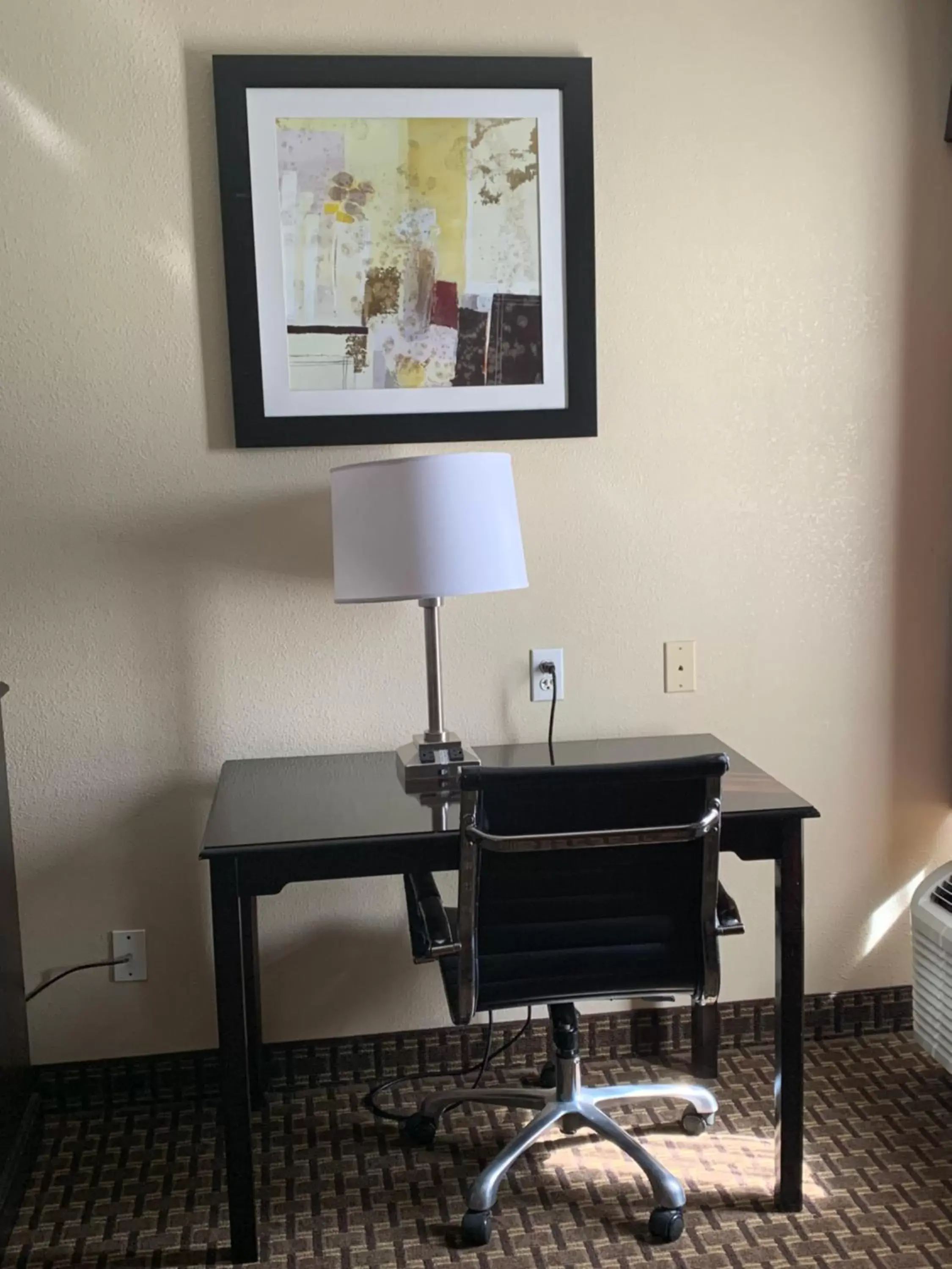 Bedroom, TV/Entertainment Center in Quality Inn & Suites