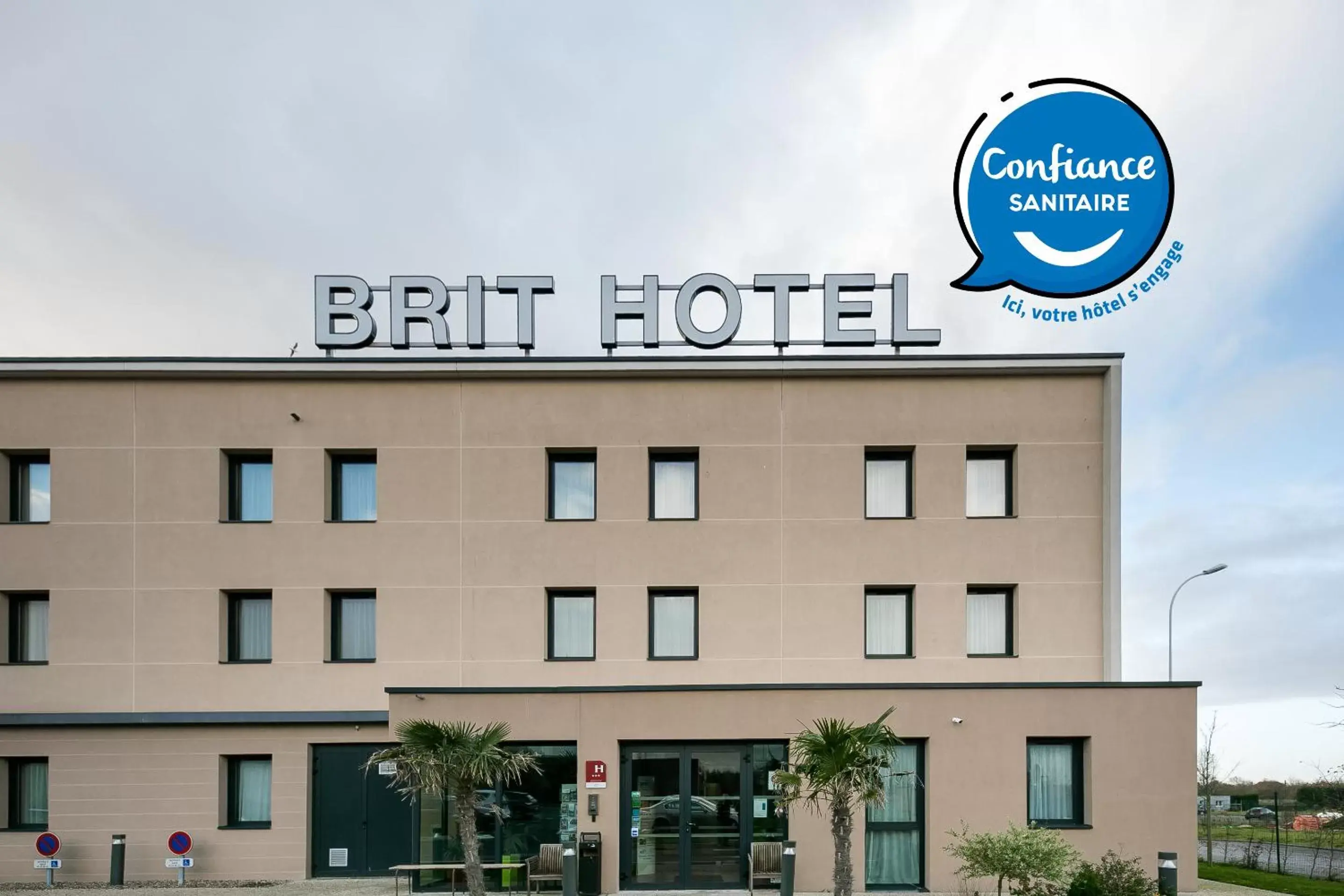 Facade/entrance, Property Building in Brit Hotel Dieppe