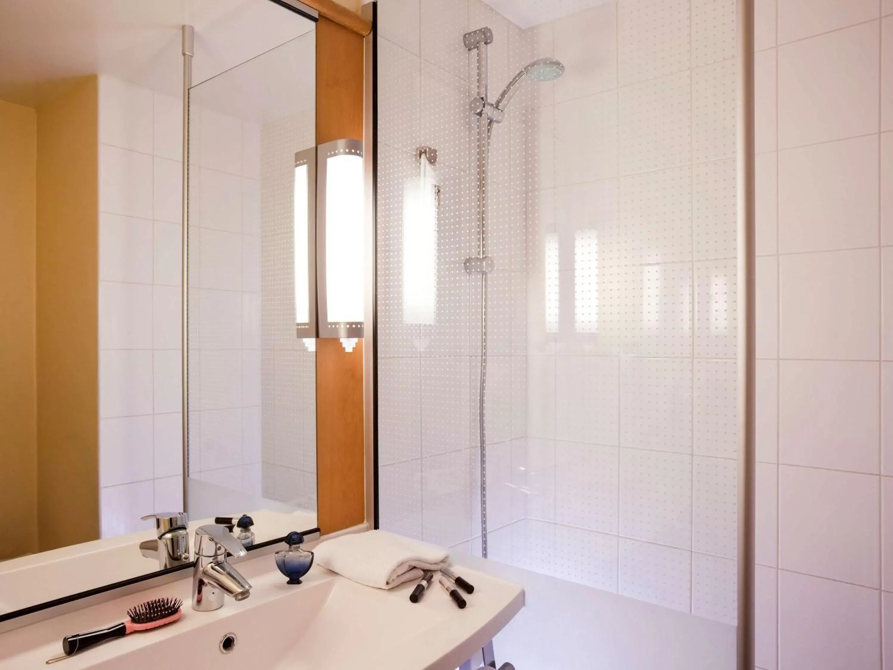 Photo of the whole room in Ibis Provins Photo of the whole room in Ibis Provins