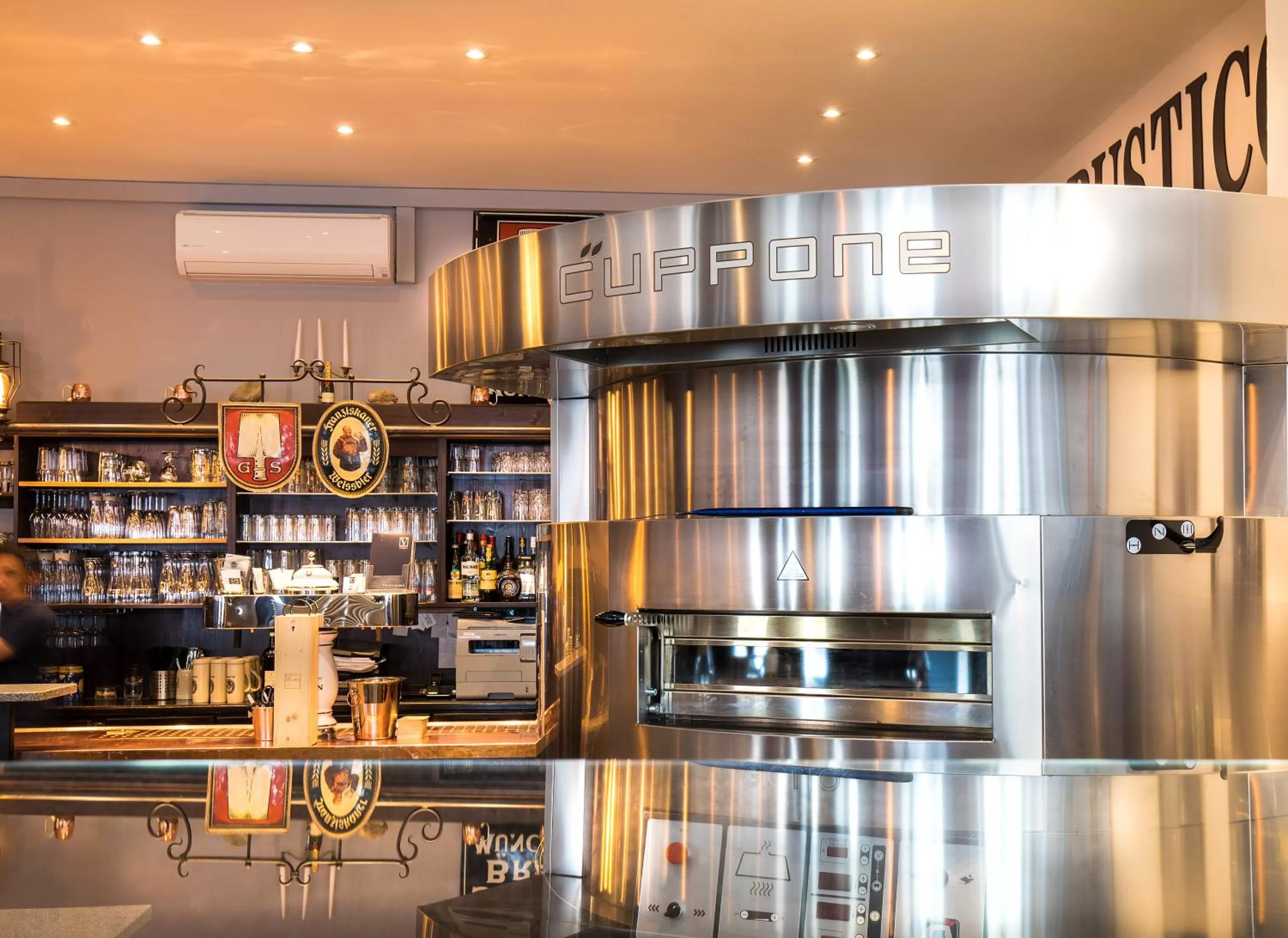 Restaurant/places to eat in Downtown Vi Vadi Hotel