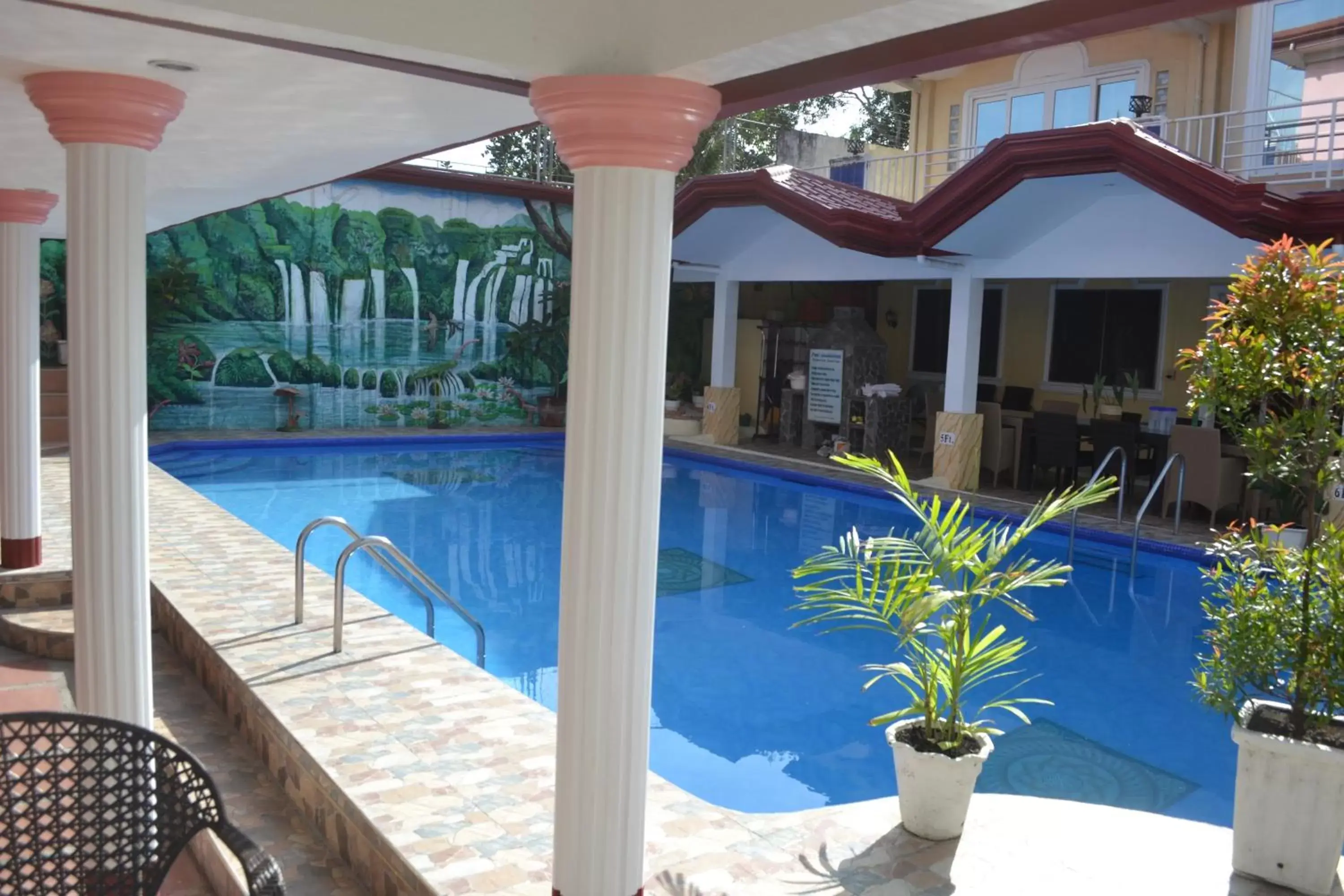 Swimming Pool in Villa Prescilla