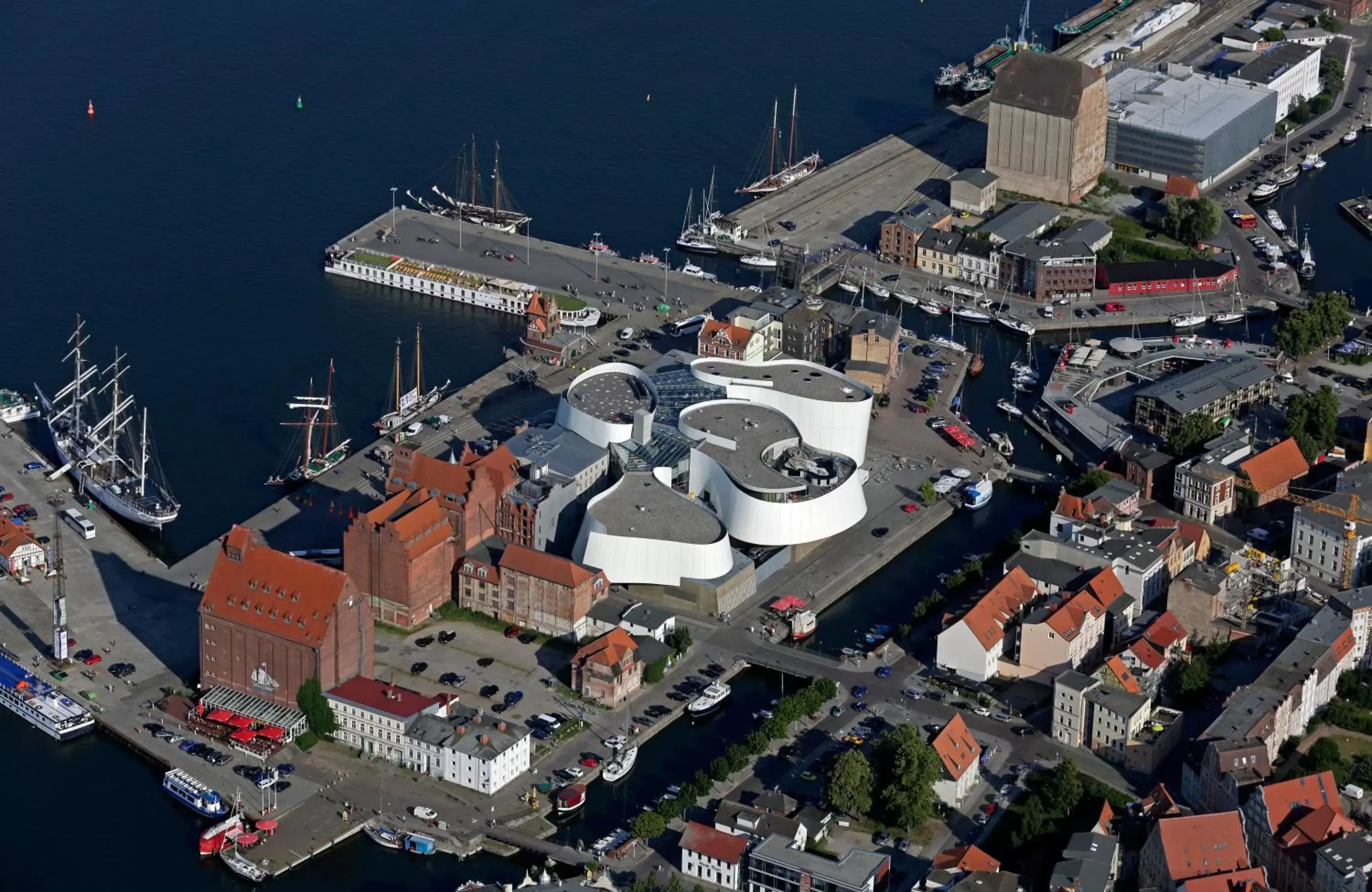 Facade/entrance, Bird's-eye View in Hotel Kontorhaus Stralsund