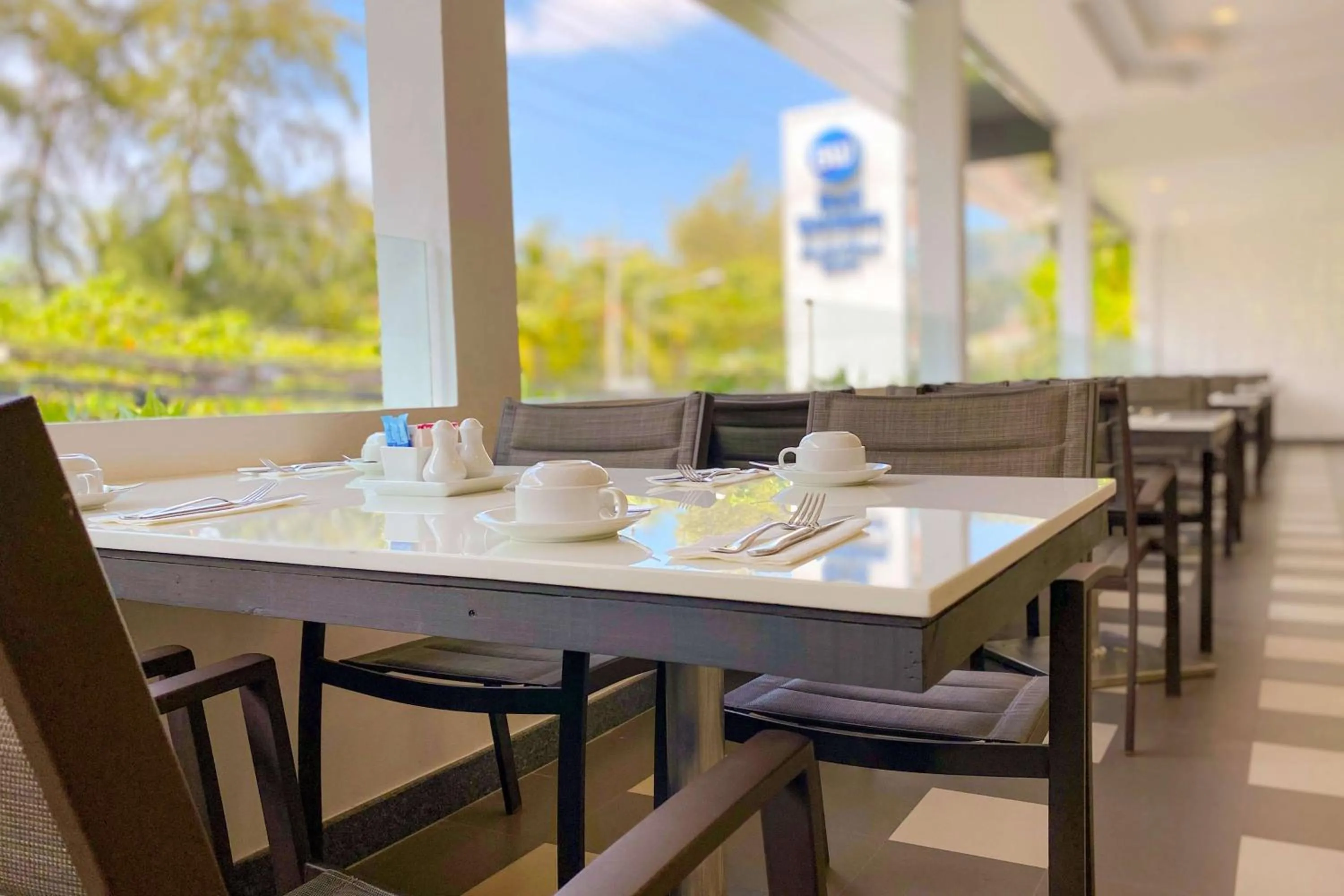 Restaurant/places to eat in Best Western Phuket Ocean Resort