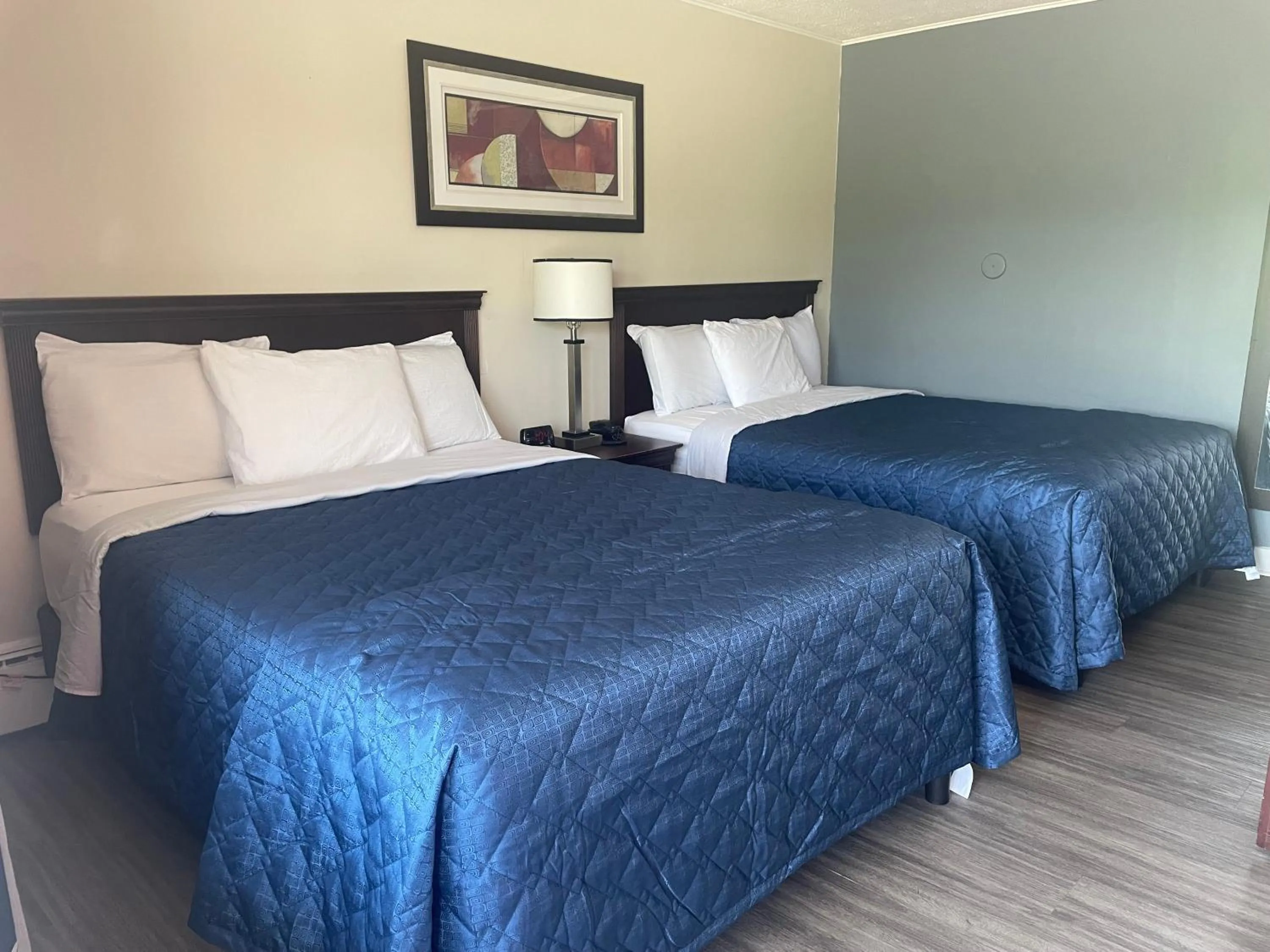 Bed in Nites Inn Motel