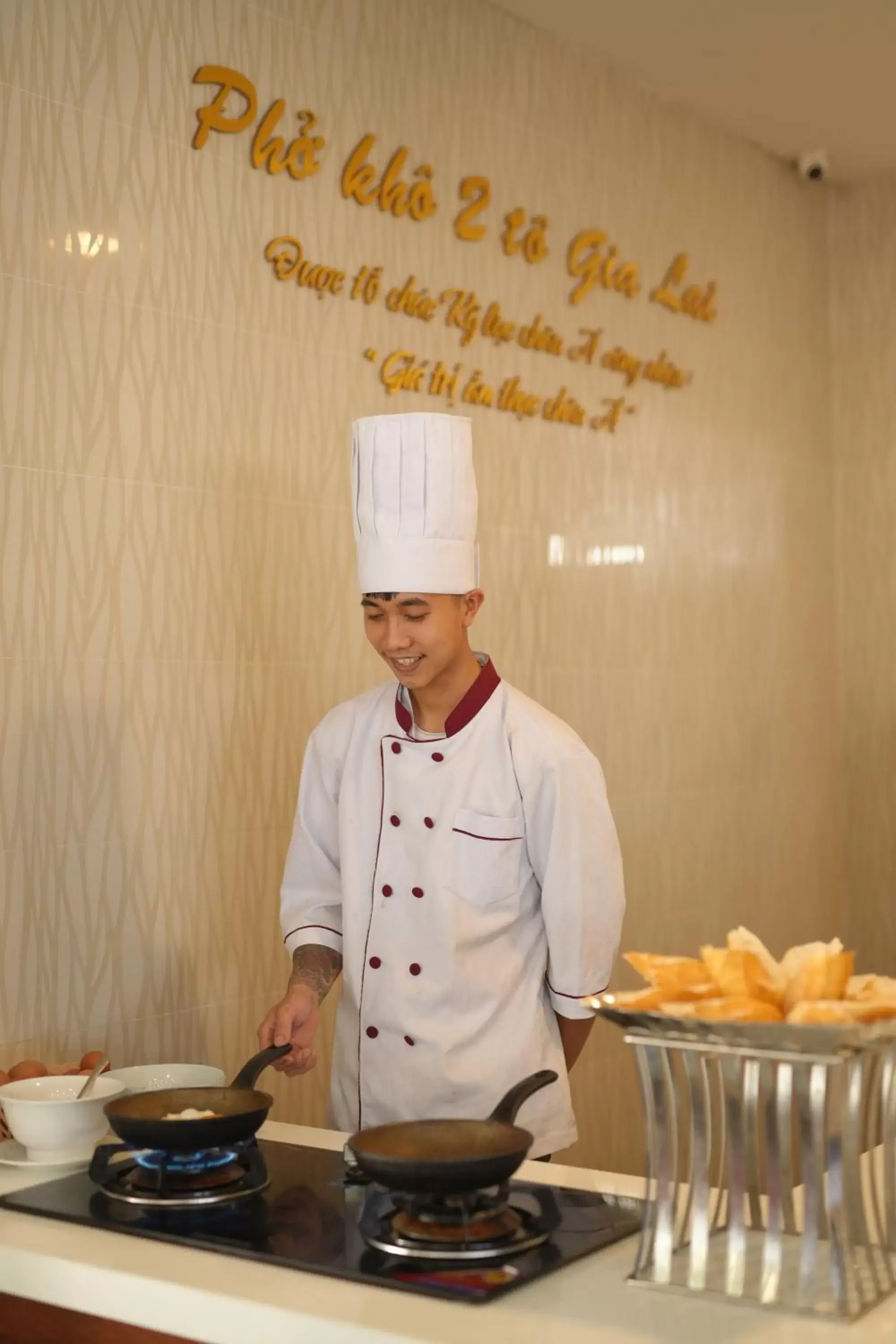 Restaurant/places to eat in Pleiku & Em Hotel by Gia Lai Tourist Restaurant/places to eat in Pleiku & Em Hotel by Gia Lai Tourist