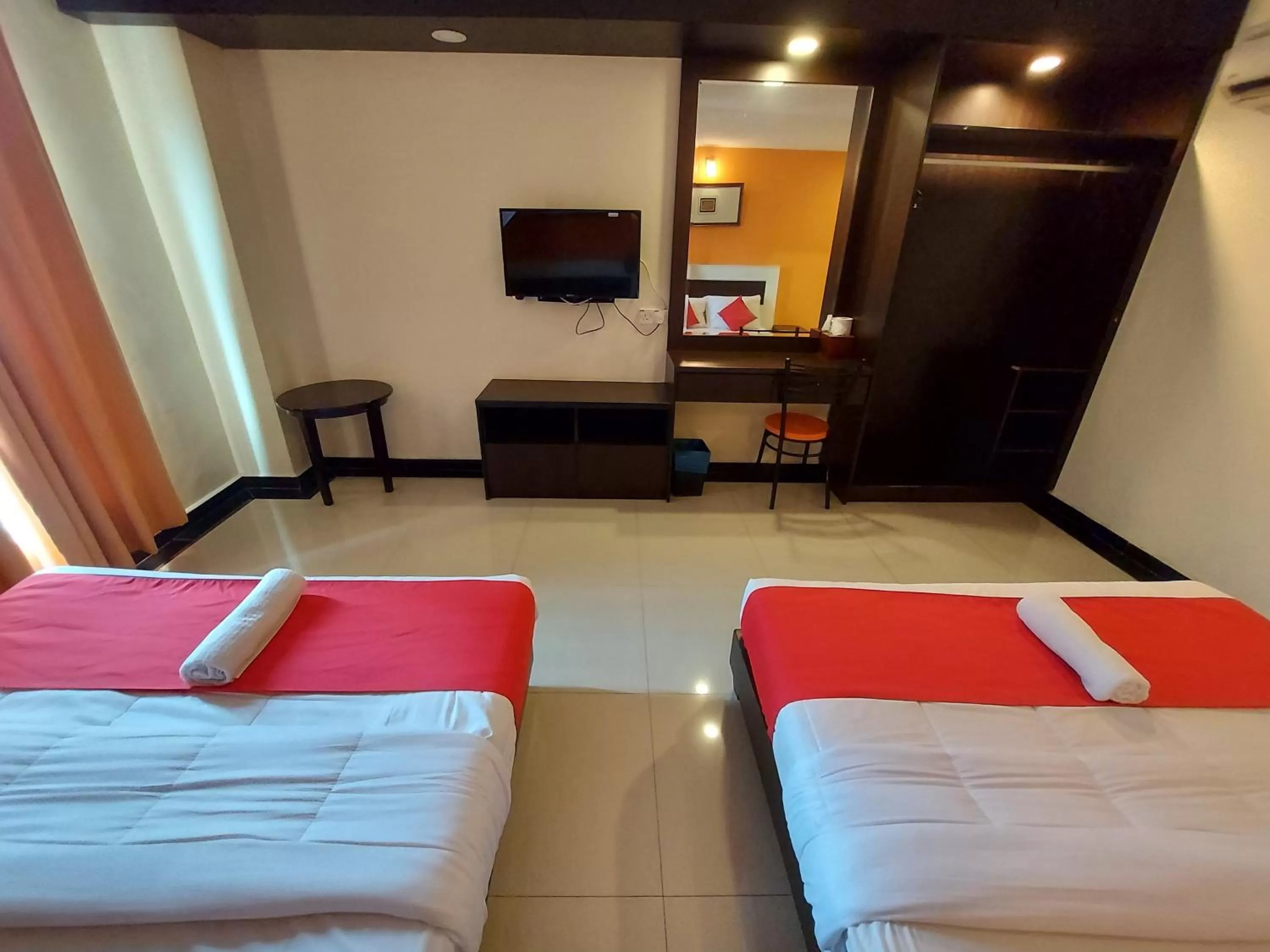 Photo of the whole room, Bed in HOTEL SAHARA SDN BHD