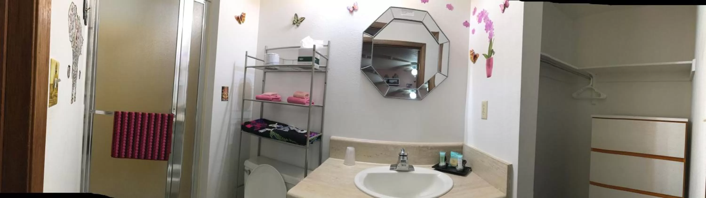 Shower in Sunset View Inn L.L.C