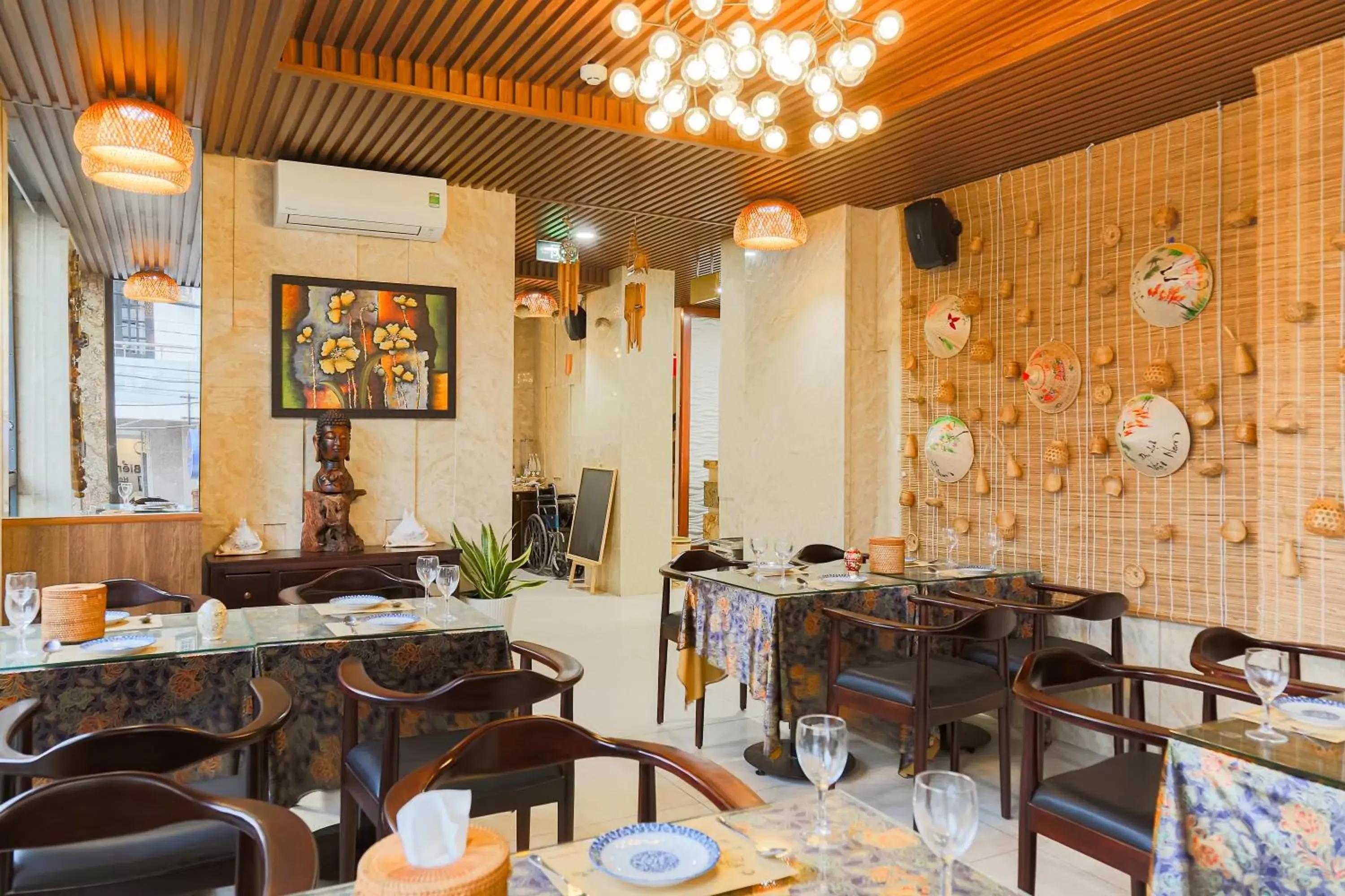 Restaurant/places to eat in Azura Gold Hotel & Apartment Restaurant/places to eat in Azura Gold Hotel & Apartment