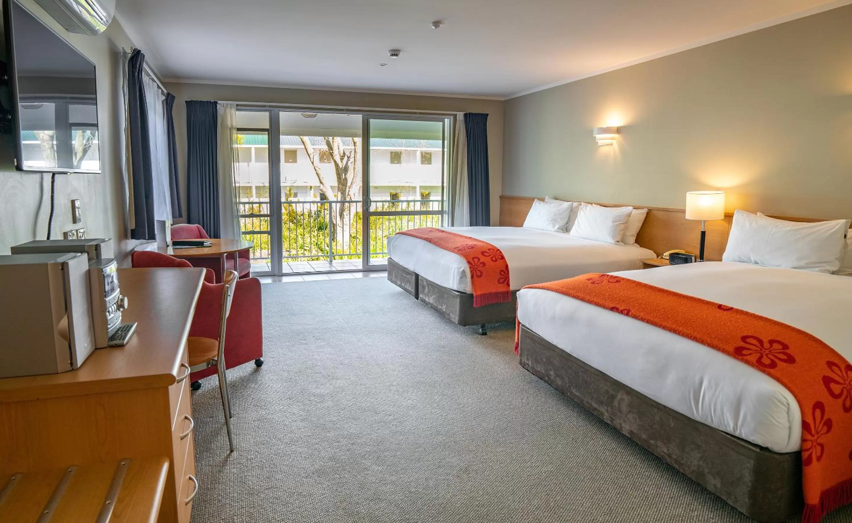 Photo of the whole room, Bed in Scenic Hotel Bay of Islands