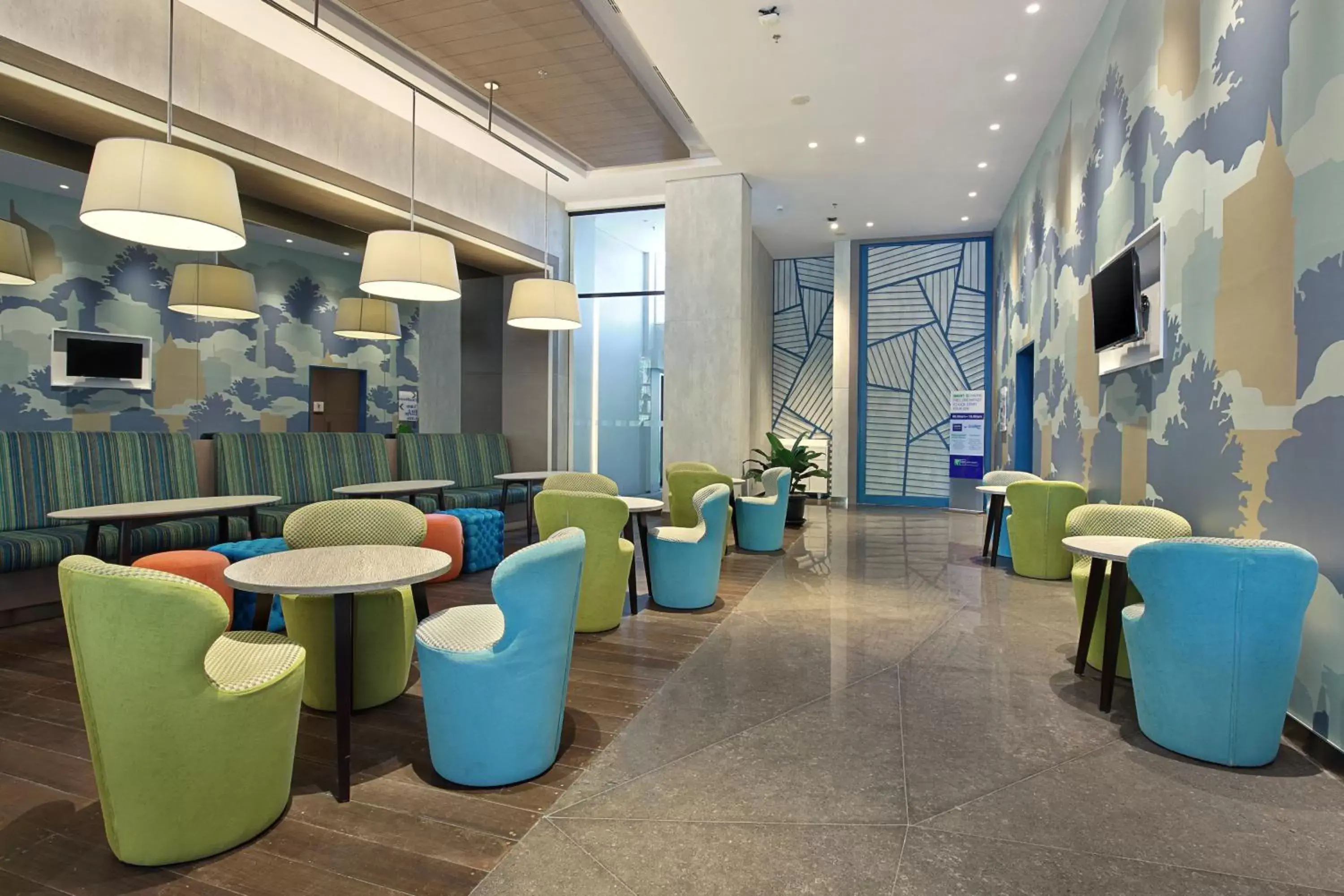 Lobby or reception, Lounge/Bar in Holiday Inn Express Jakarta Wahid Hasyim, an IHG Hotel