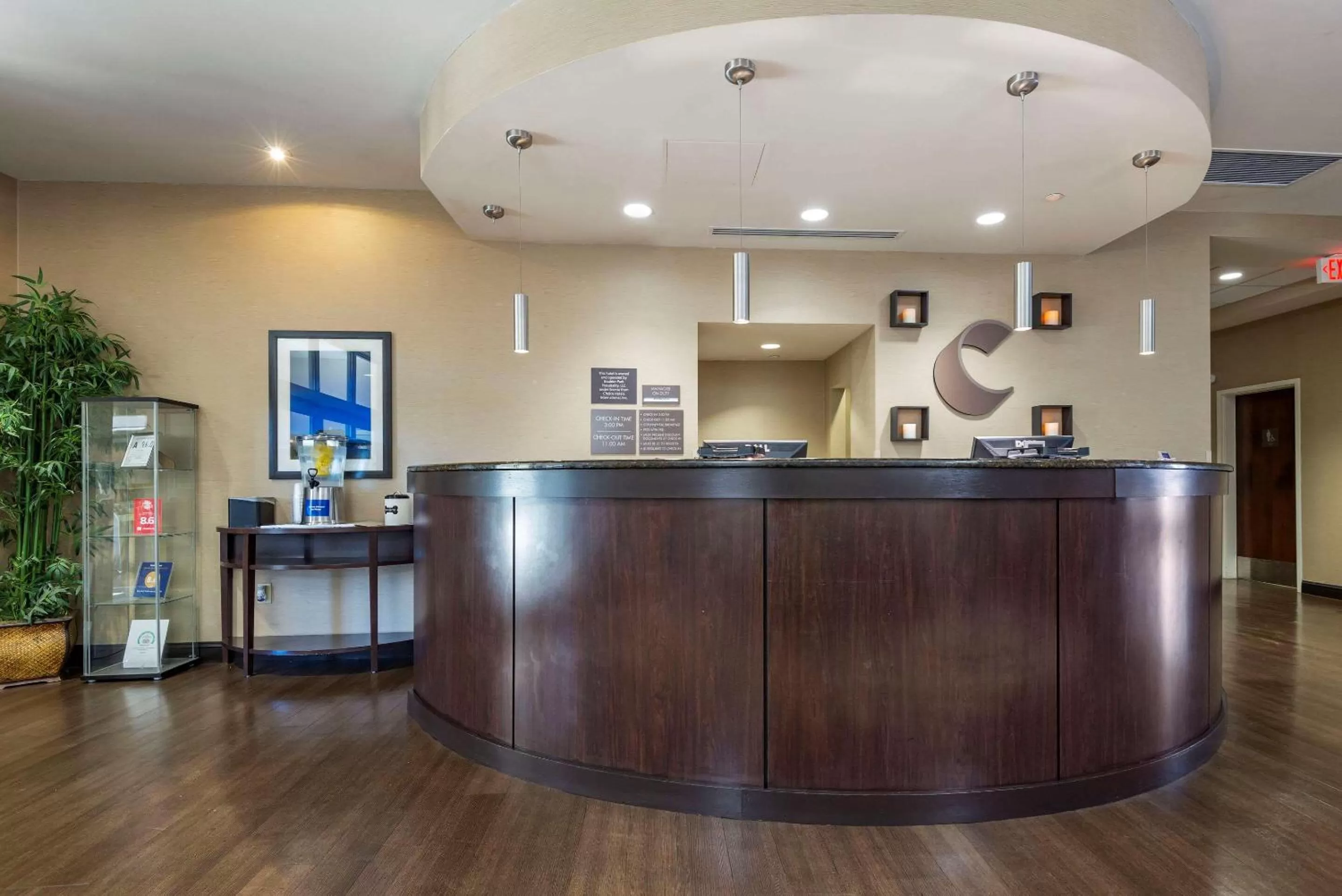 Lobby or reception in Comfort Suites Huntersville near Lake Norman