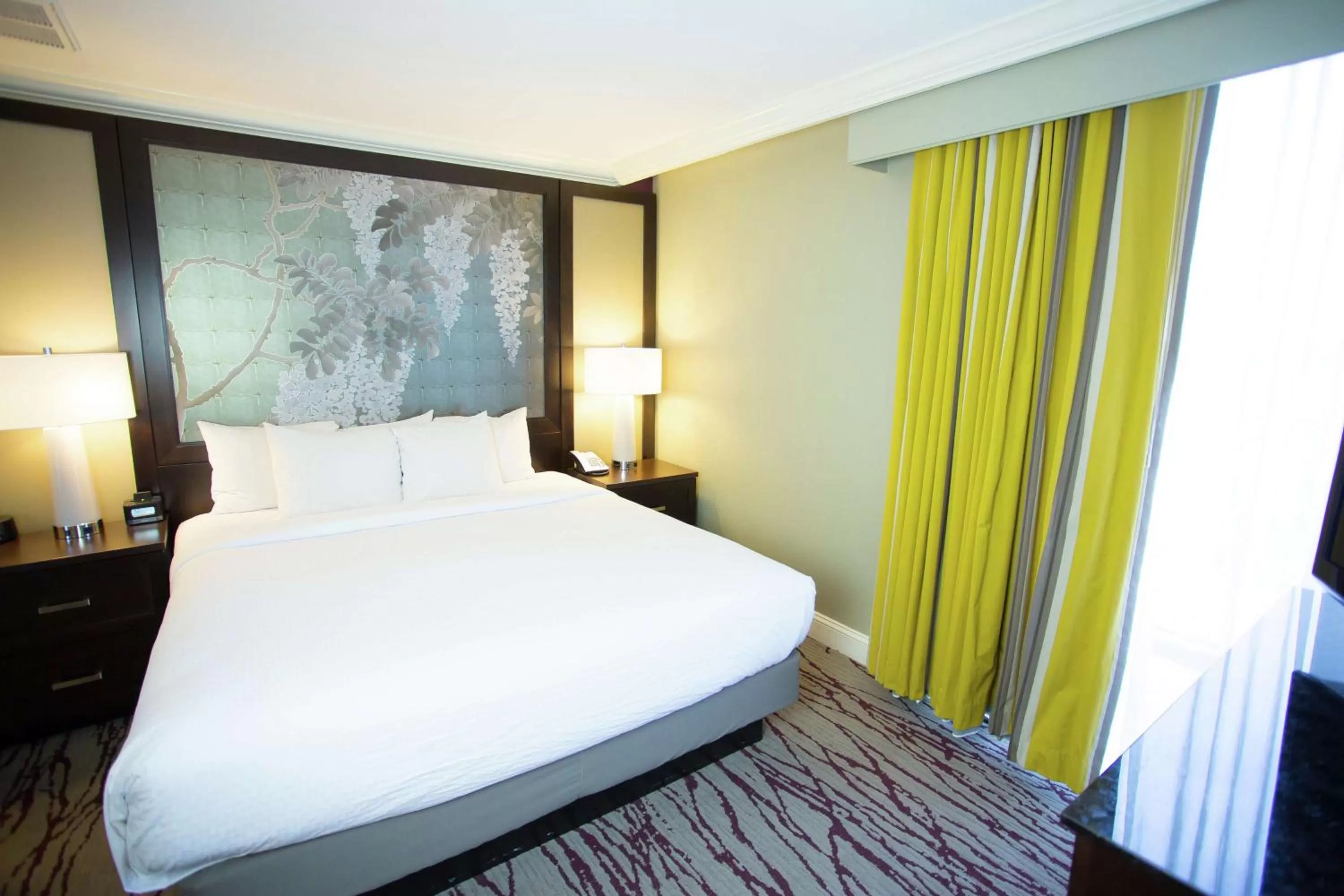 Bedroom, Bed in DoubleTree by Hilton Historic Savannah