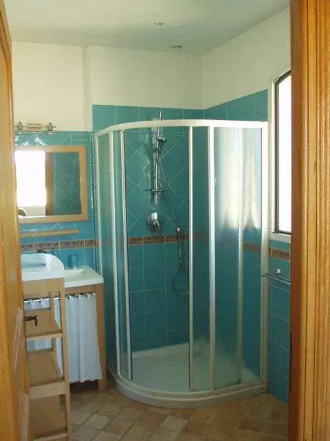 Bathroom in Chambre d'hôtes "La Bastide des Eucalyptus"