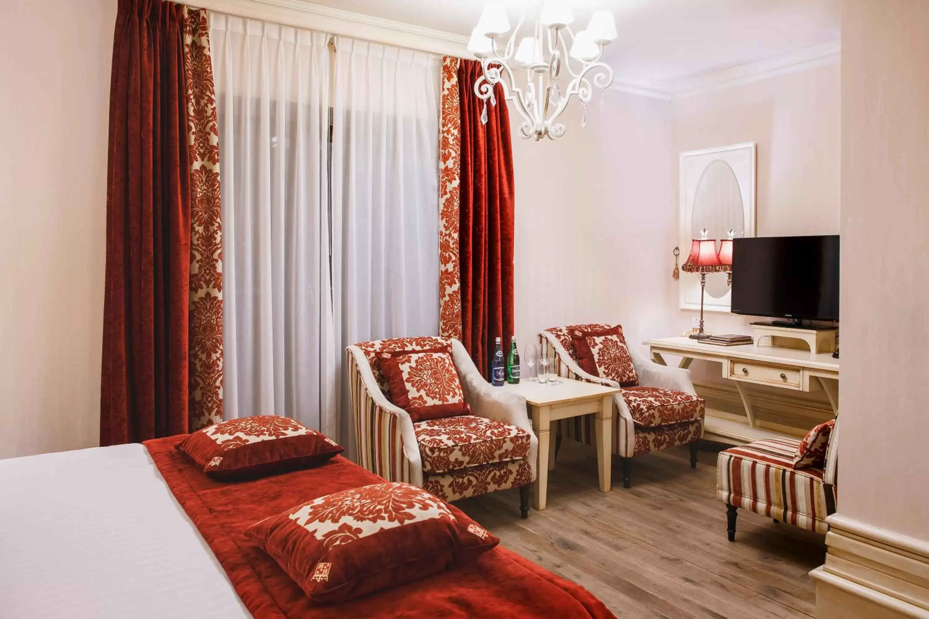 Photo of the whole room, Seating Area in Hotel Król Kazimierz