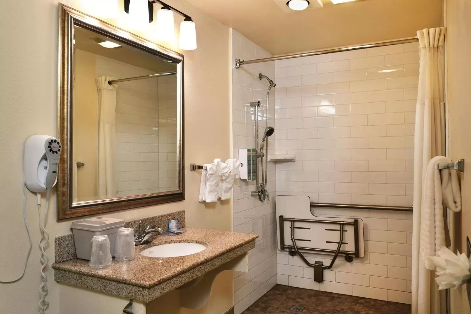 Bathroom in Lamplighter Inn & Suites at SDSU