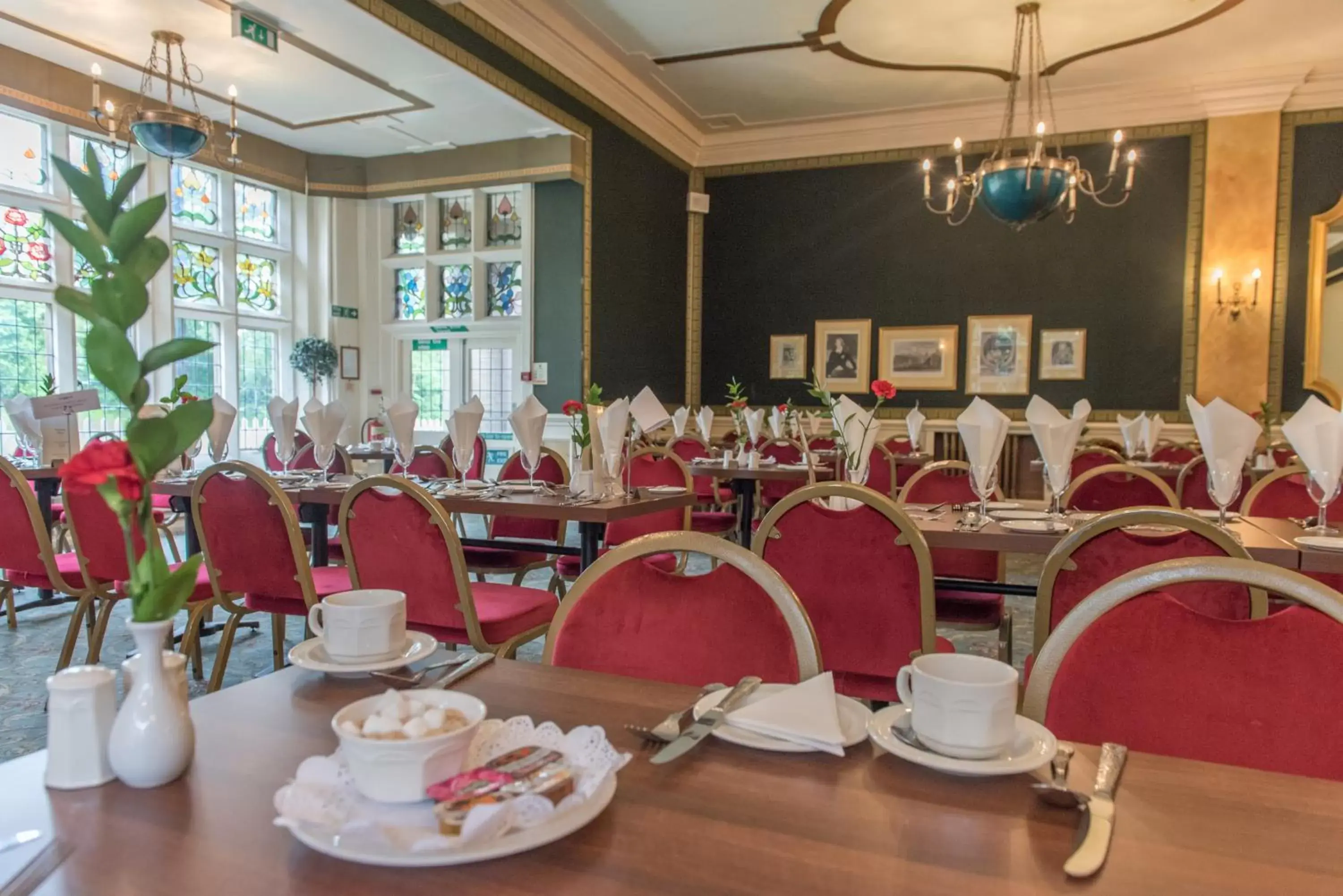 Restaurant/places to eat in Cairn Hotel Restaurant/places to eat in Cairn Hotel