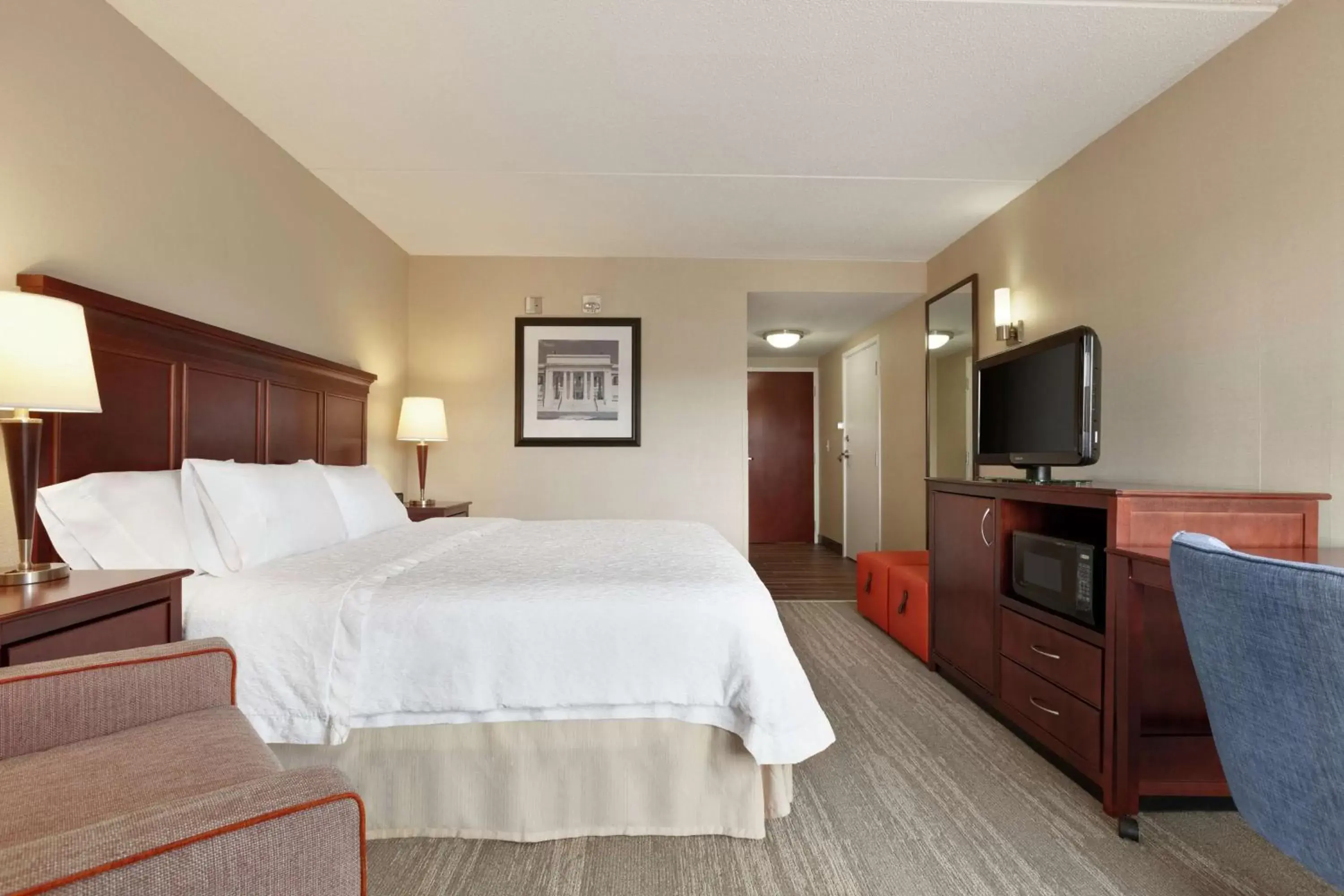 Bedroom, Bed in Hampton Inn Dulles/Cascades