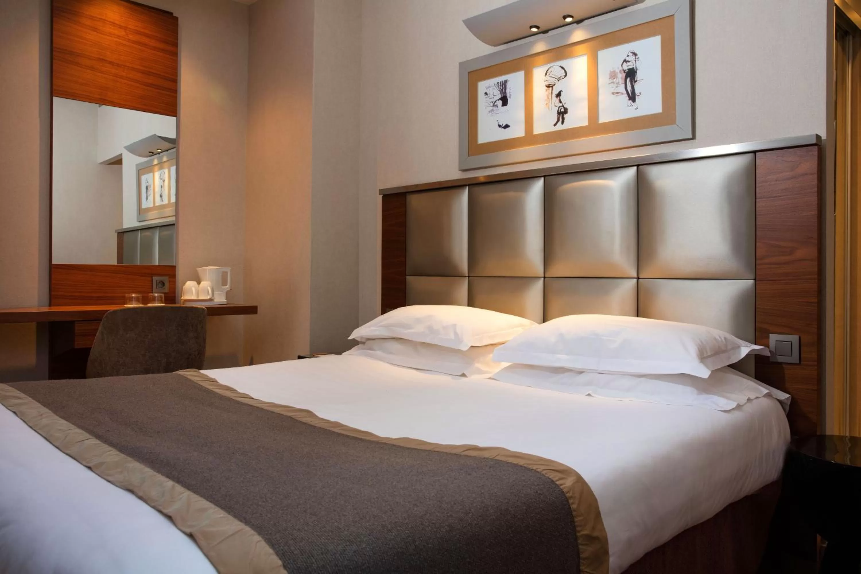 Bedroom, Bed in Hotel Berne Opera