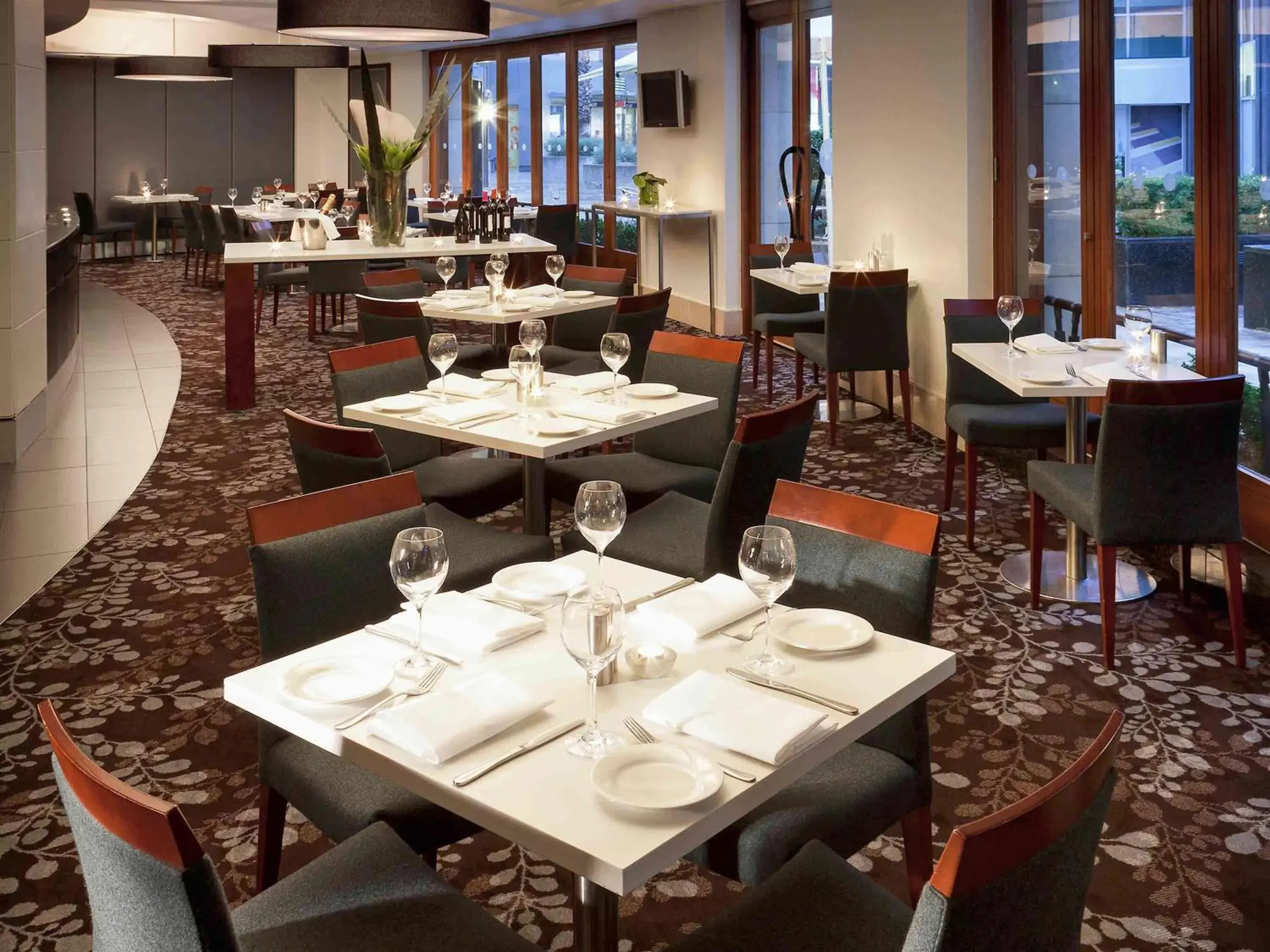 Restaurant/Places to Eat in Quay West Suites Melbourne