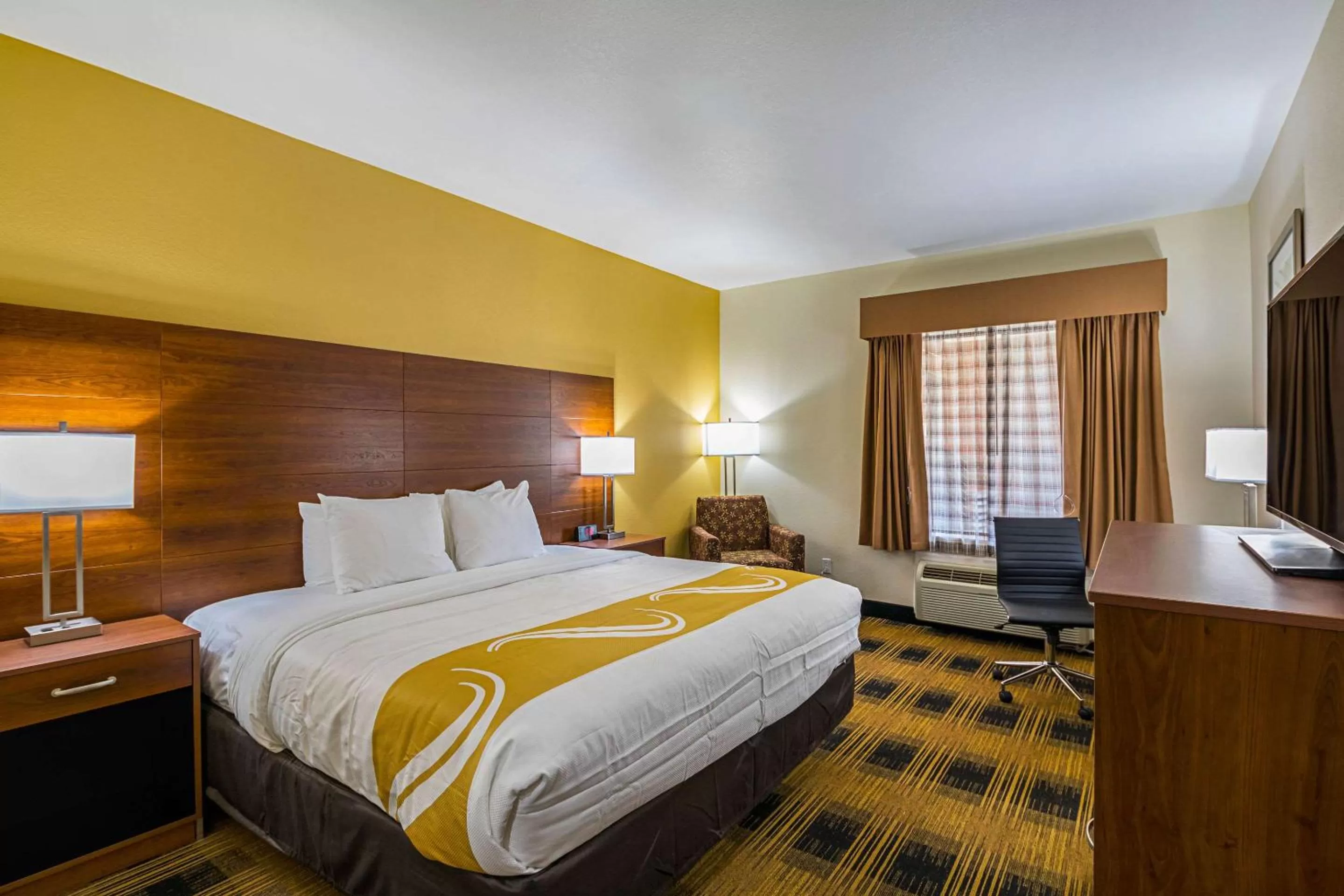 Photo of the whole room, Bed in Quality Inn & Suites Lampasas