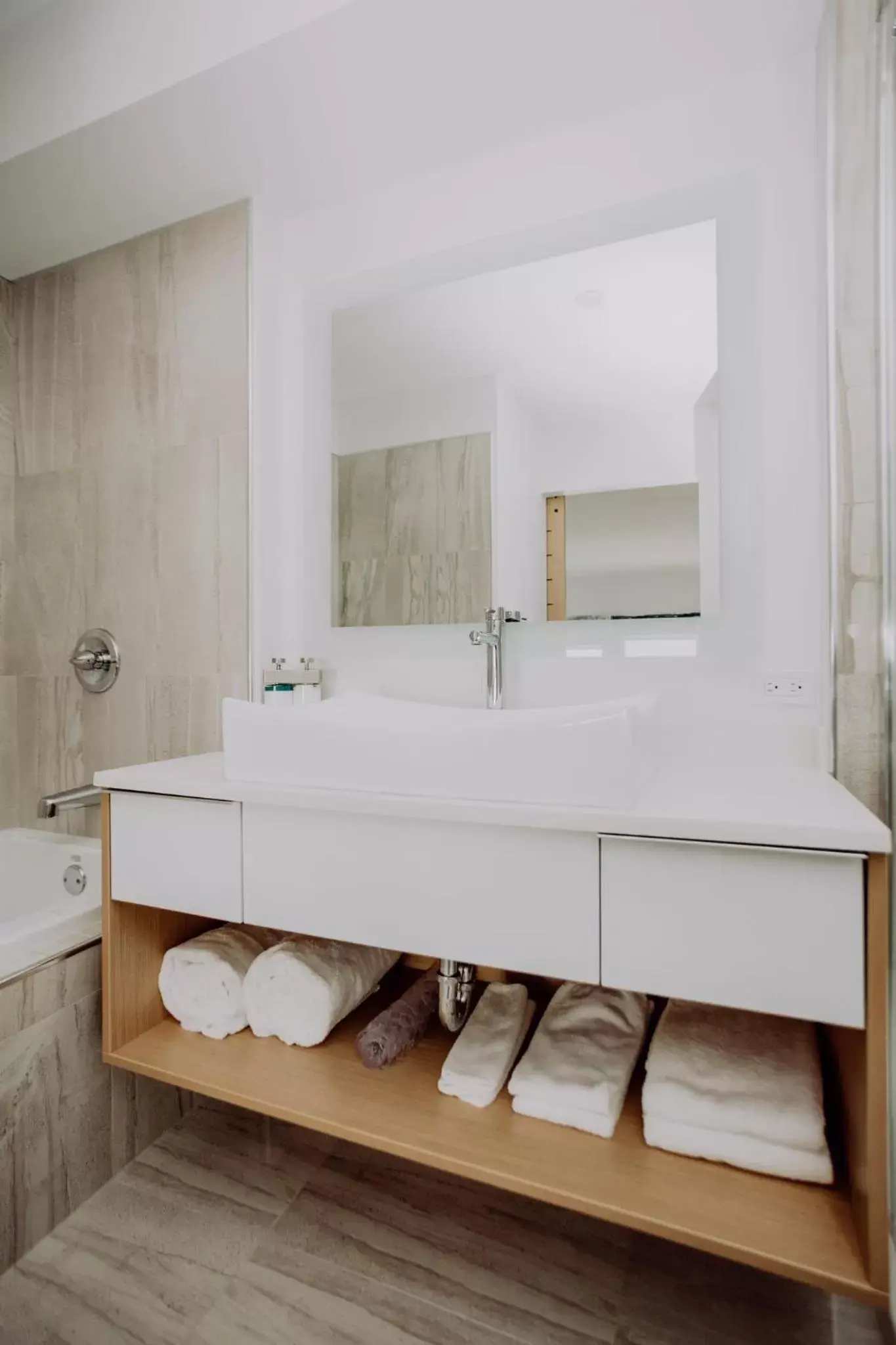 Bathroom in La Place Rendez-Vous Hotel