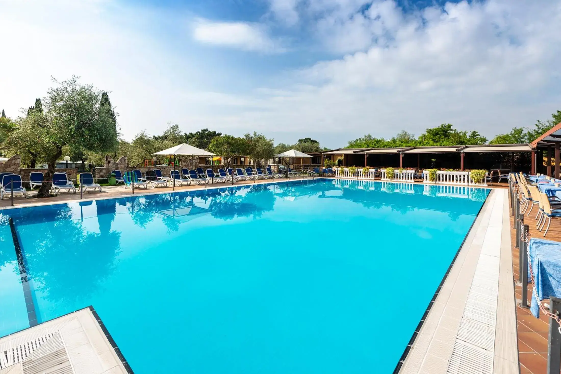 Day, Swimming Pool in Regina del Garda Suite