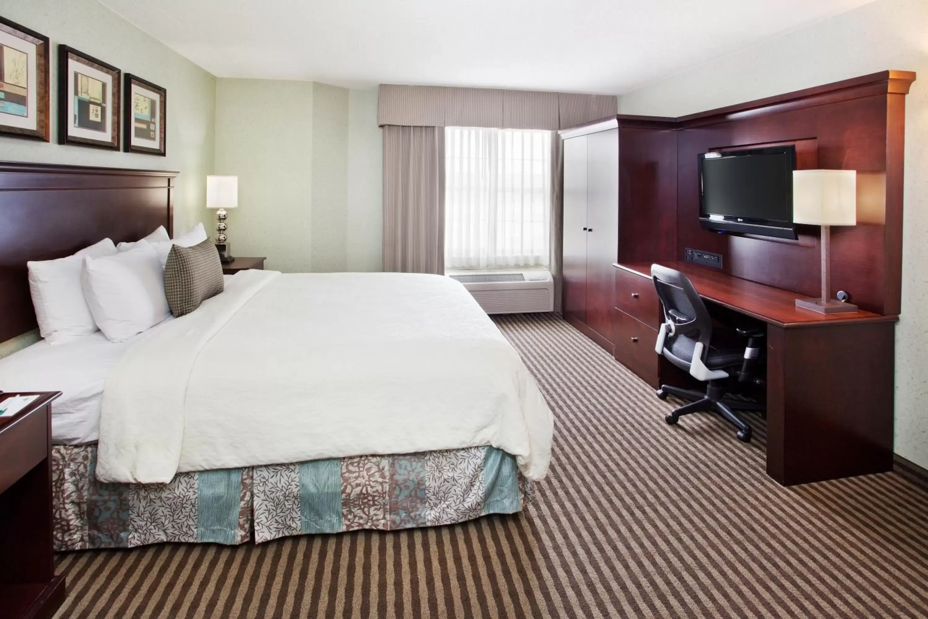 Bedroom, Bed in Holiday Inn Express Hotel & Suites Atlanta Buckhead, an IHG Hotel